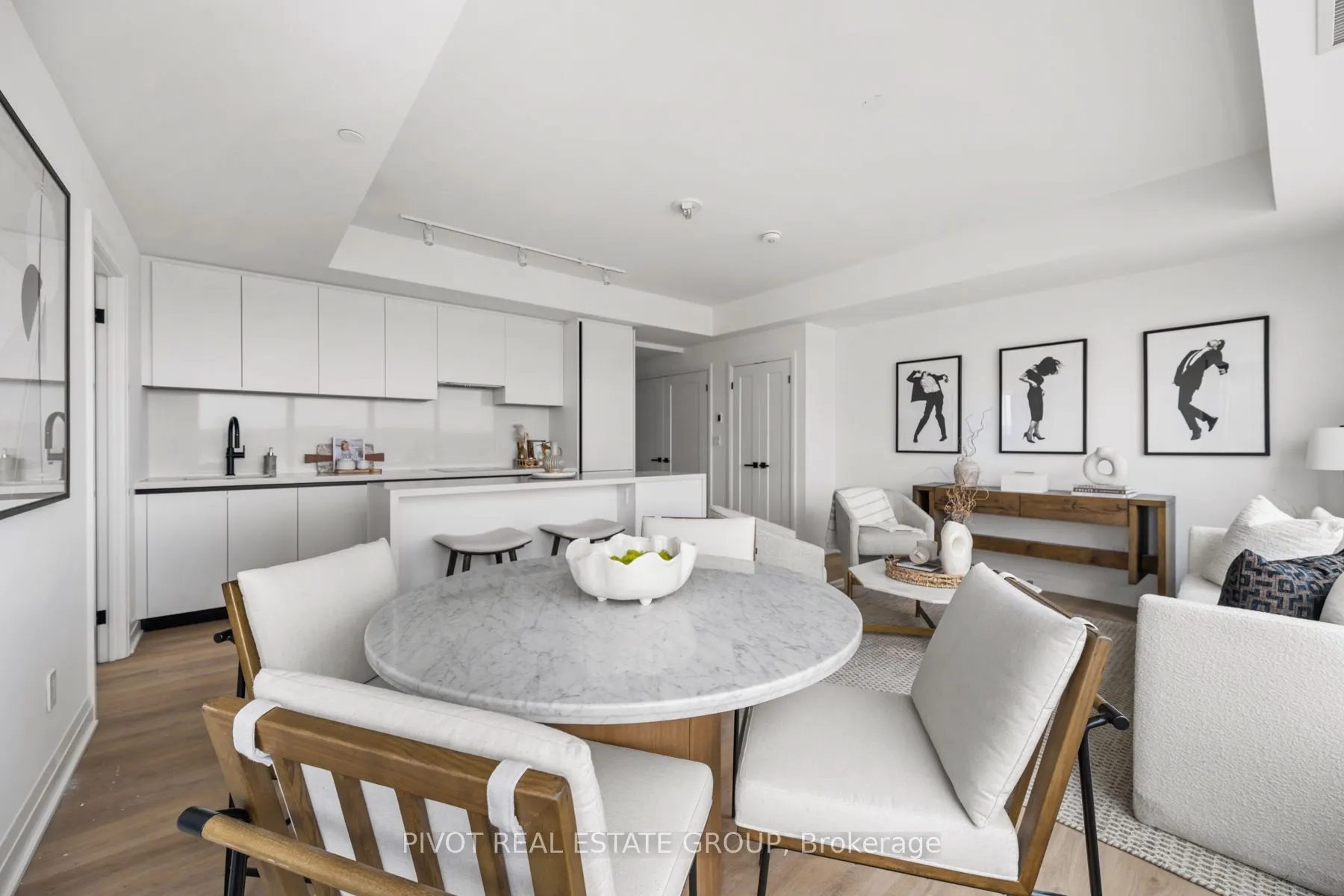 4023 The Exchange #1802