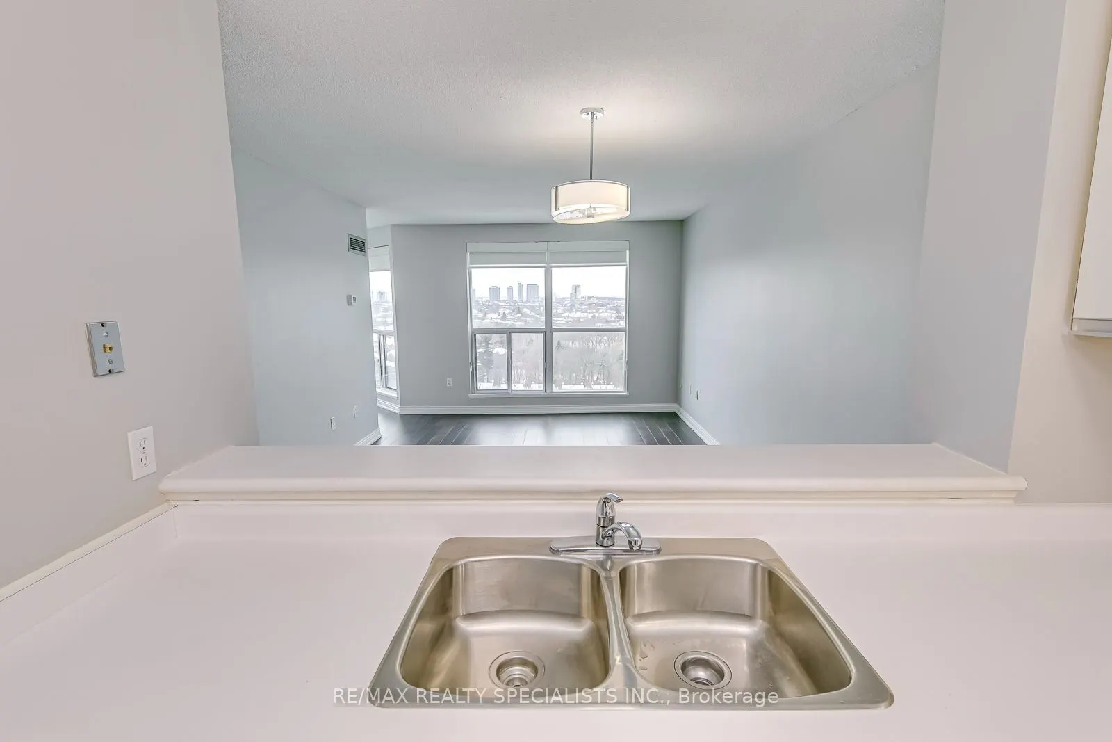 2177 Burnhamthorpe Road W #1605