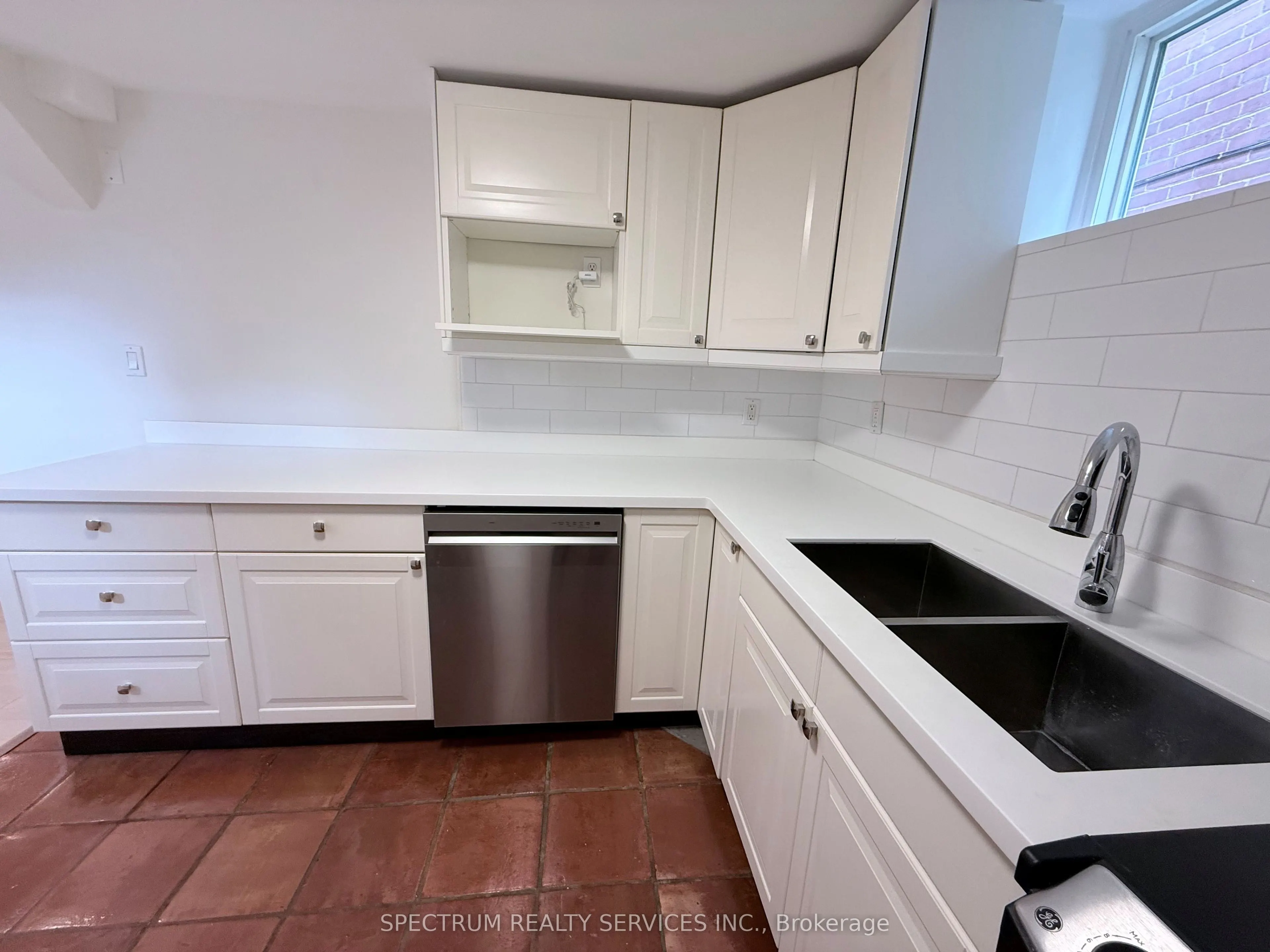 172 Queenslea Avenue #Lower