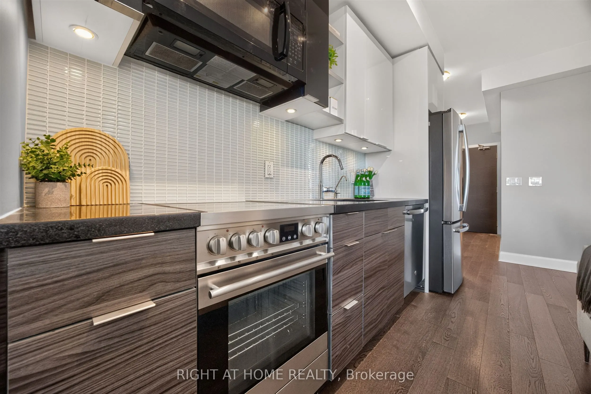 33 Shore Breeze Drive #1801