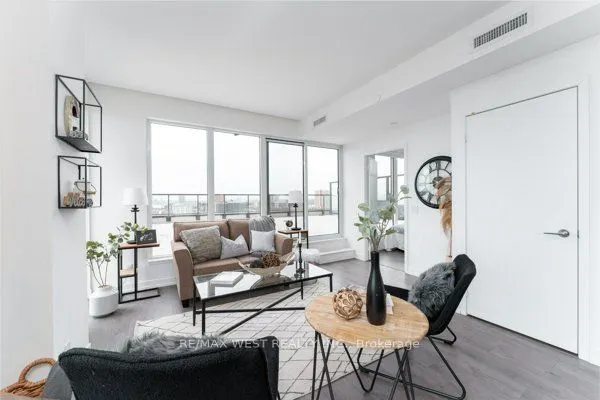270 Dufferin Street W #1207