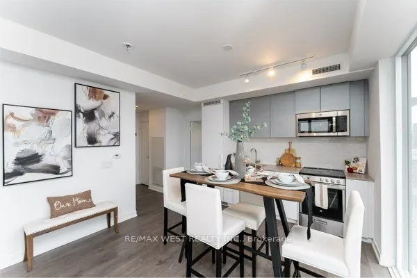 270 Dufferin Street W #1207