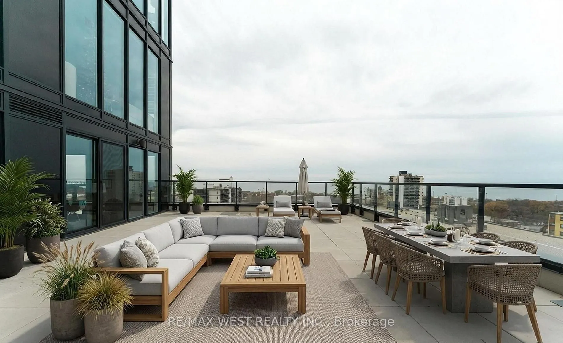 270 Dufferin Street W #1207