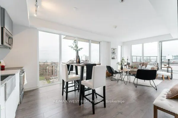 270 Dufferin Street W #1207