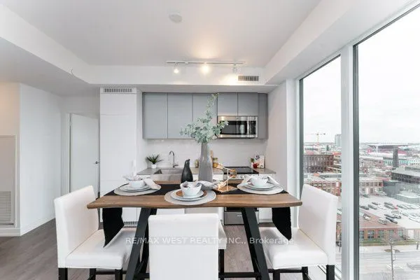 270 Dufferin Street W #1207