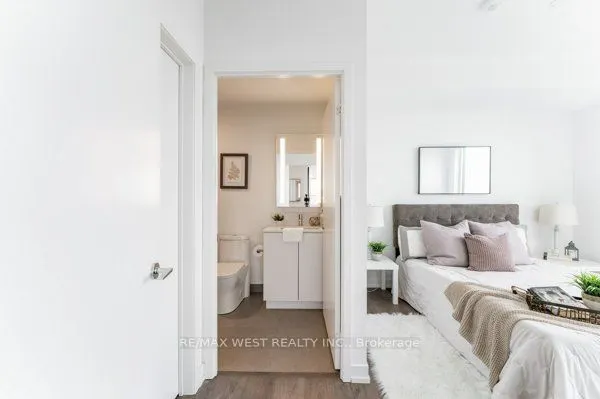 270 Dufferin Street W #1207