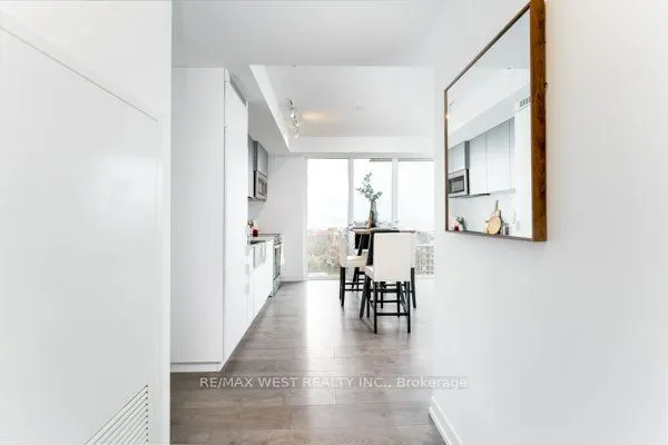 270 Dufferin Street W #1207