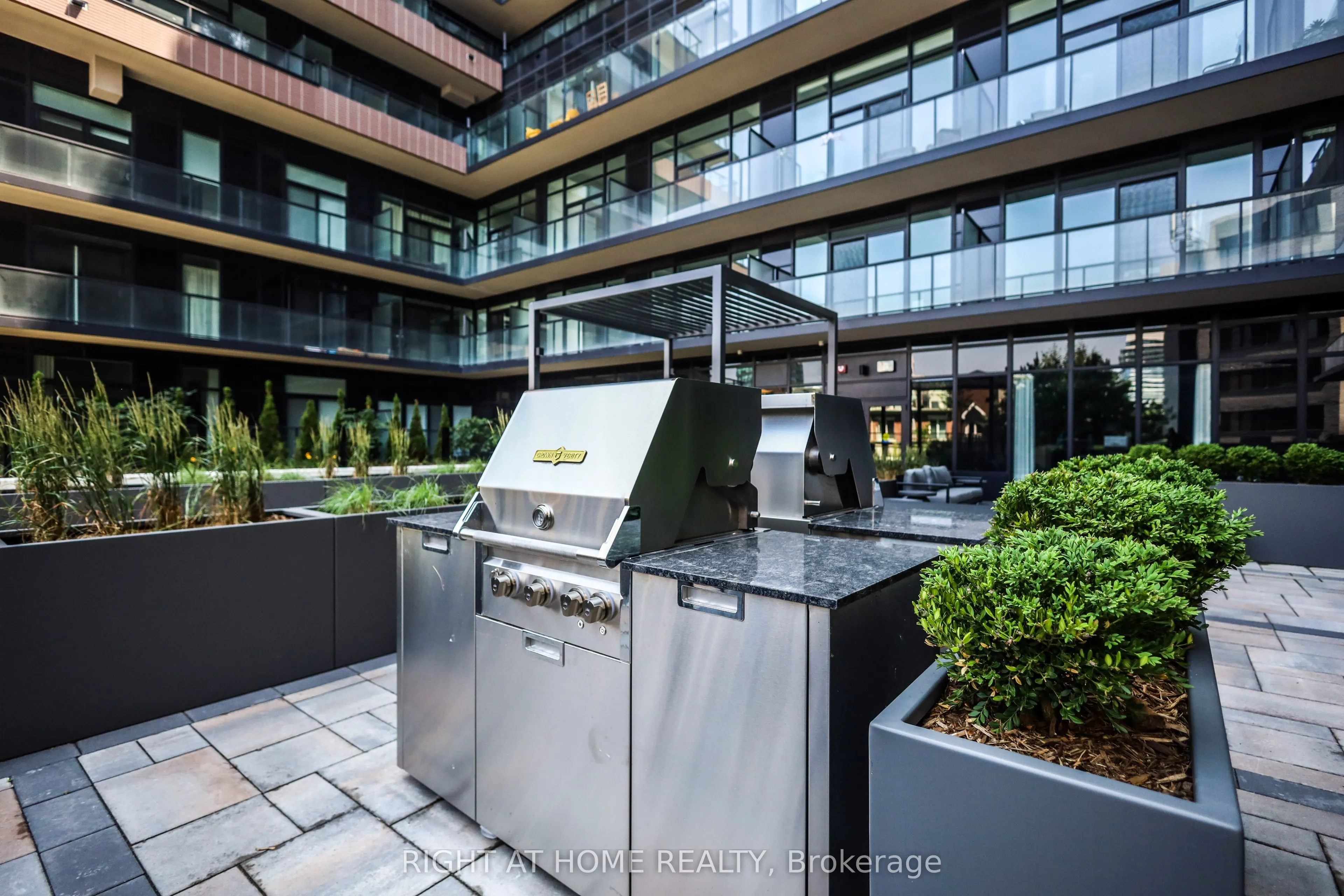 285 Dufferin Street #1405