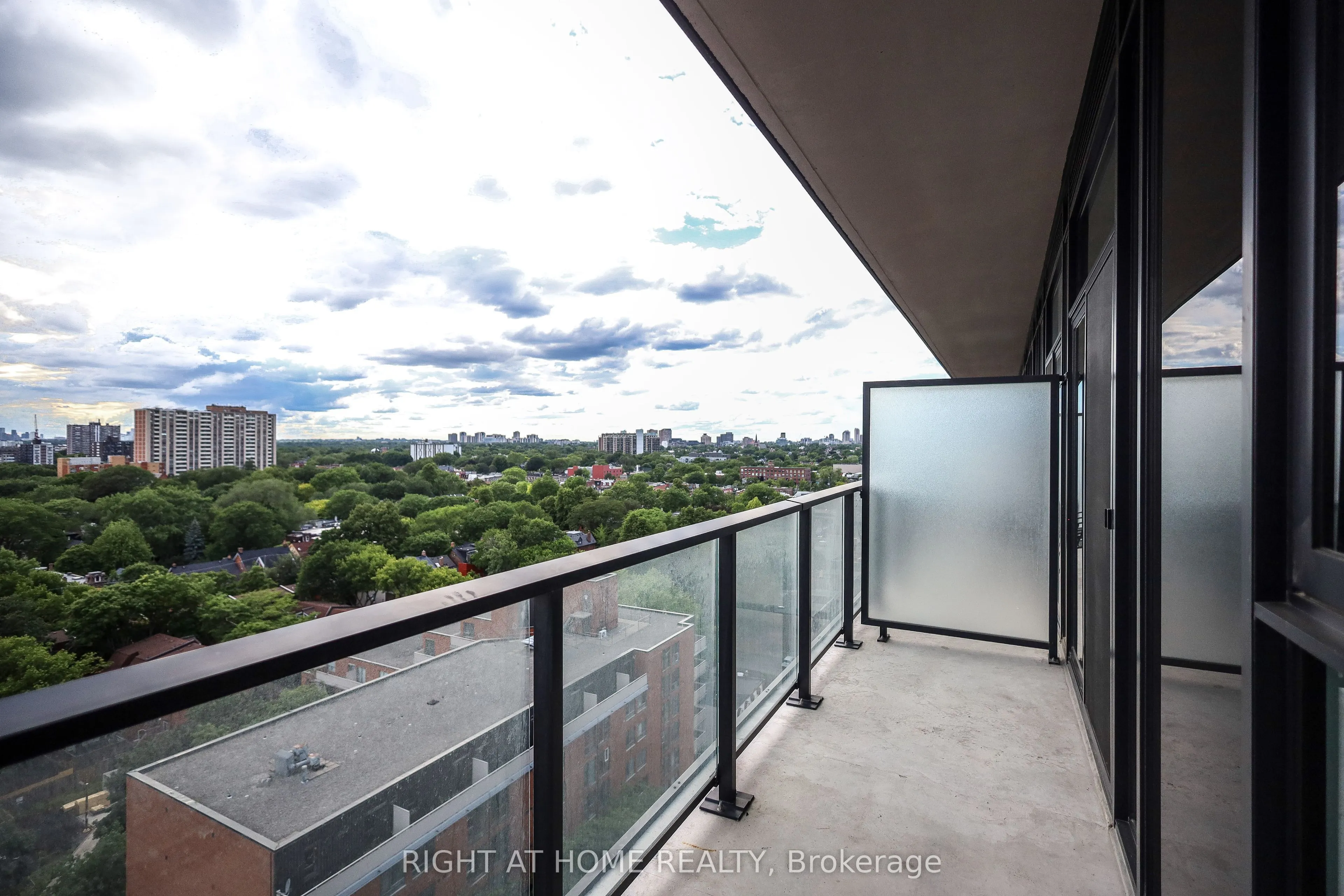 285 Dufferin Street #1405