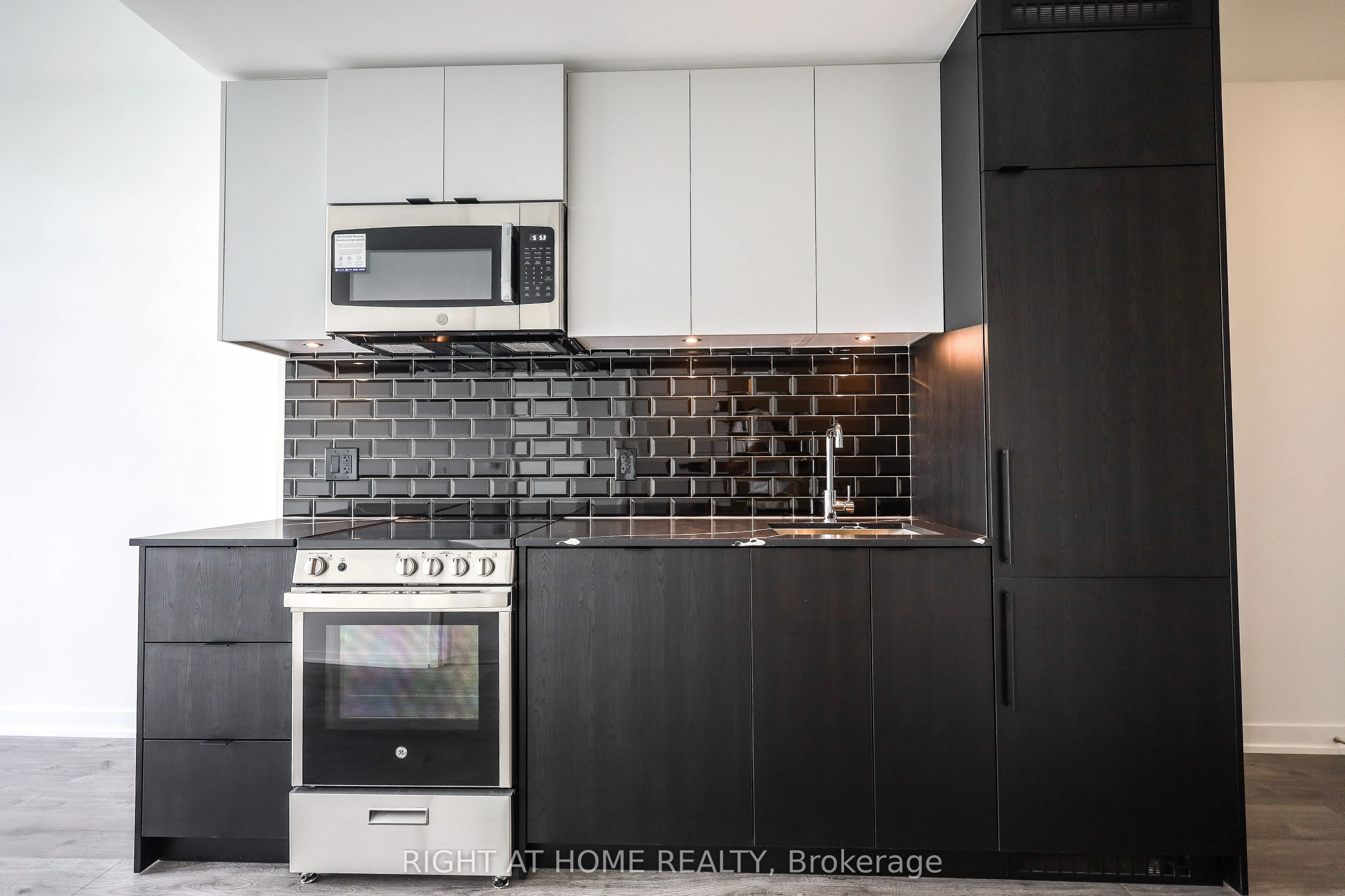 285 Dufferin Street #1405