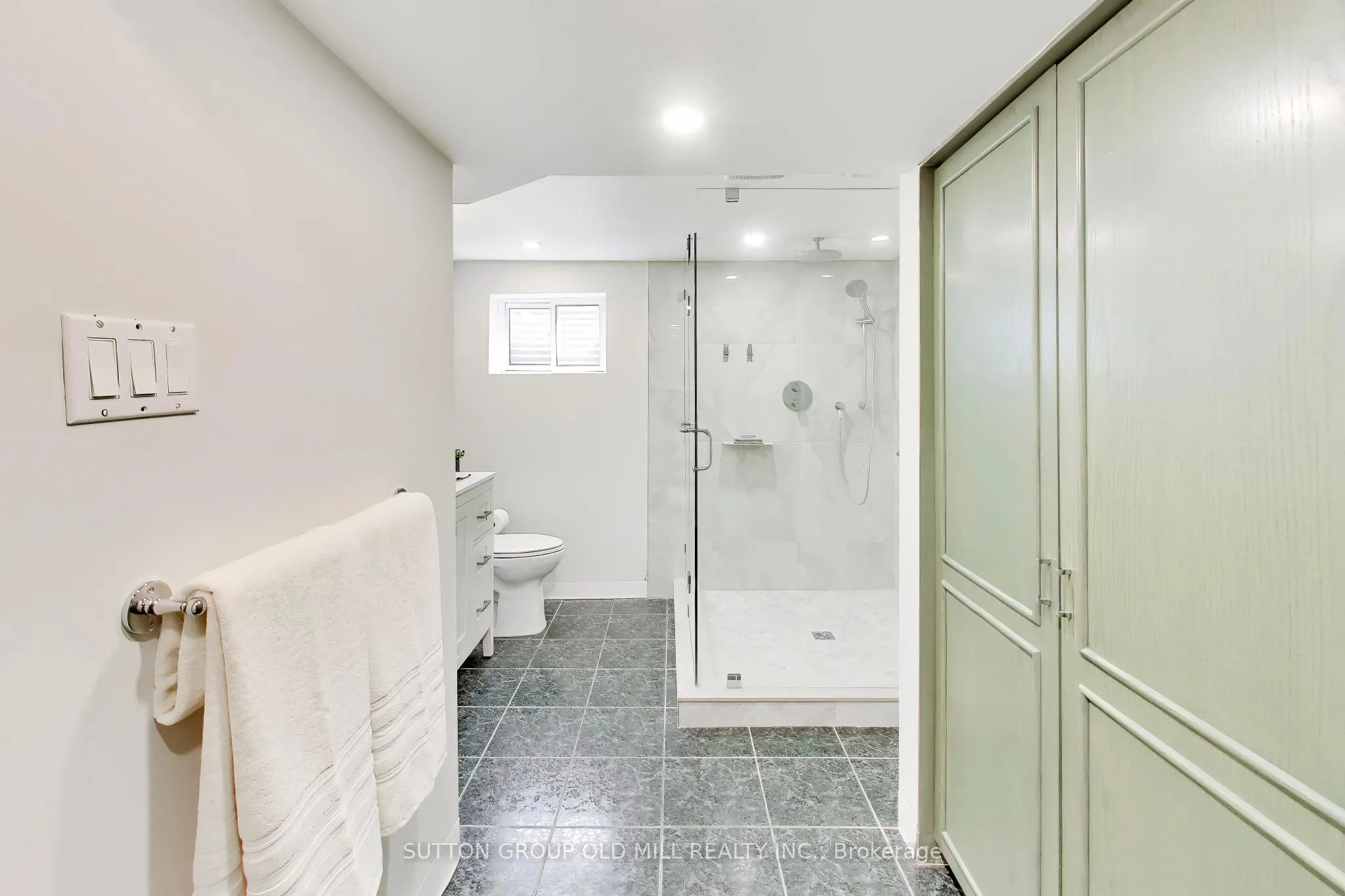 251 Chalfield Lane