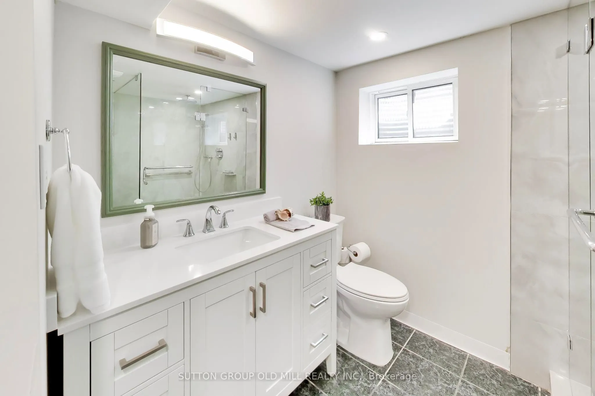 251 Chalfield Lane