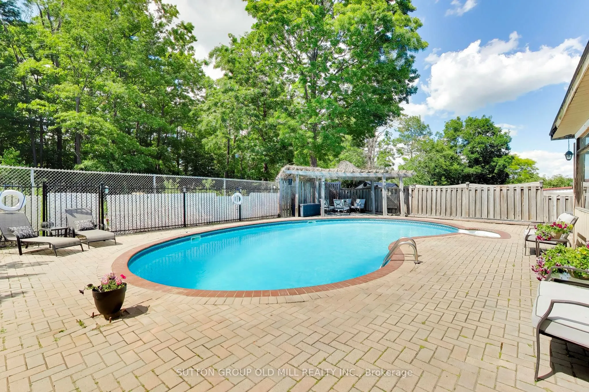 251 Chalfield Lane