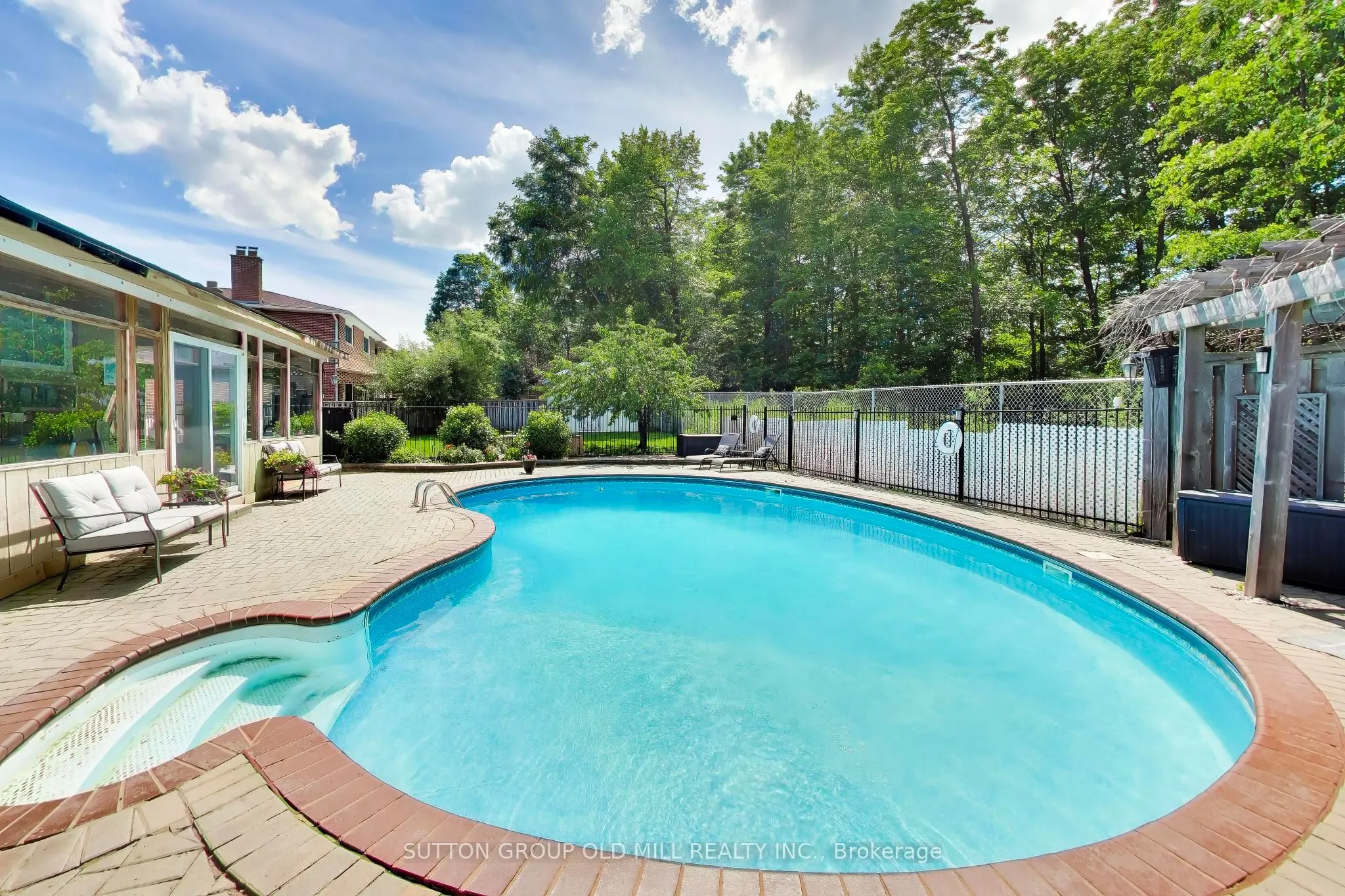 251 Chalfield Lane