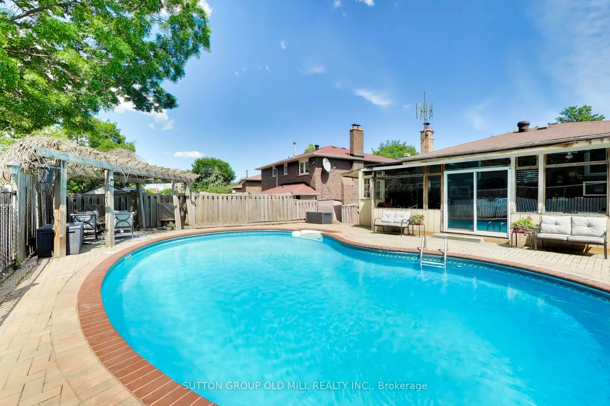 251 Chalfield Lane