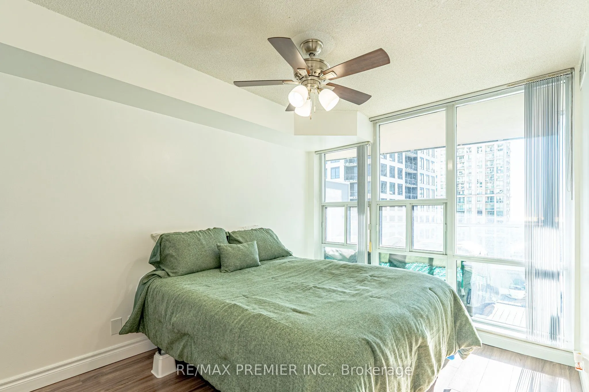 33 Elm Drive W #2002