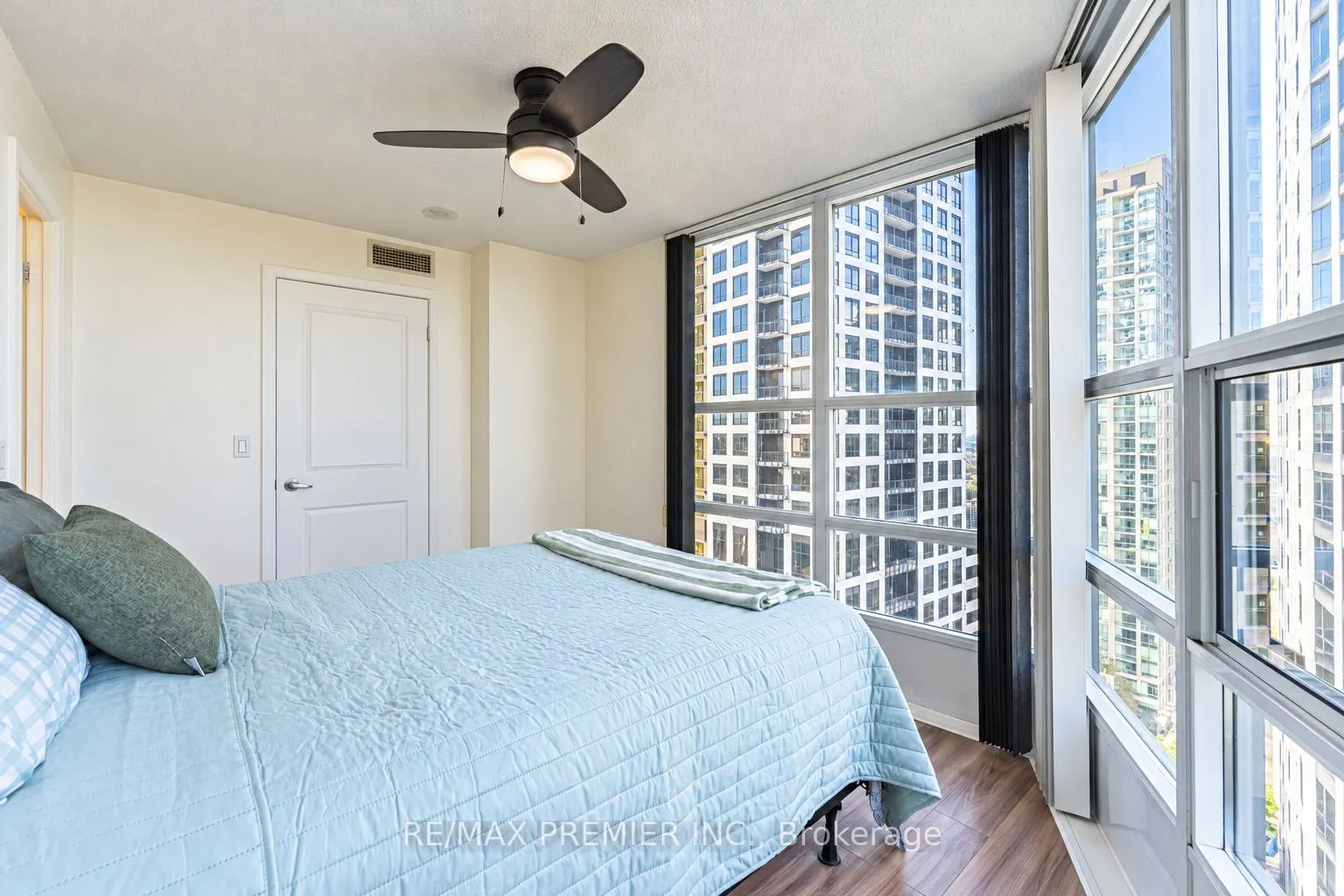 33 Elm Drive W #2002