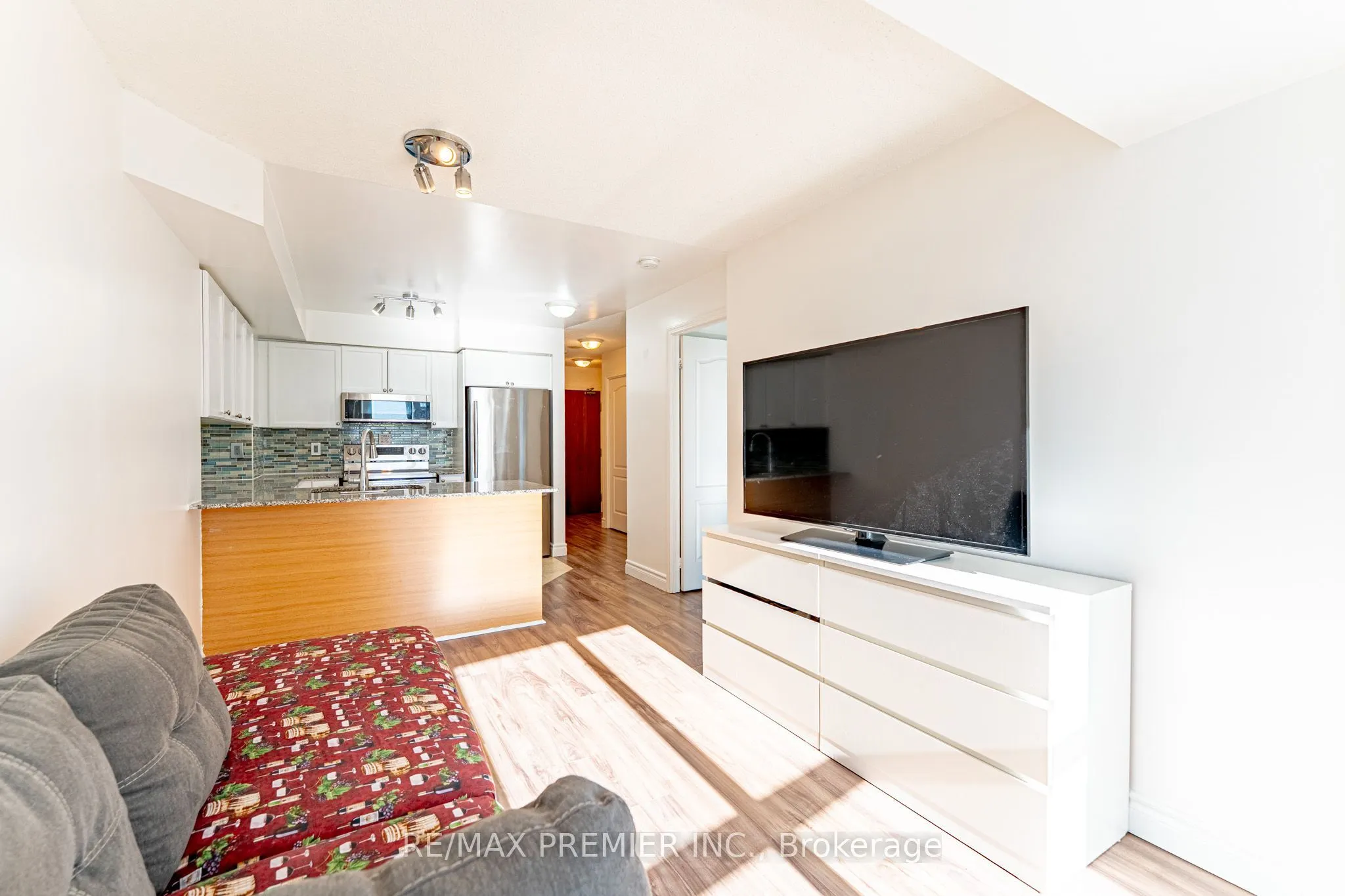 33 Elm Drive W #2002