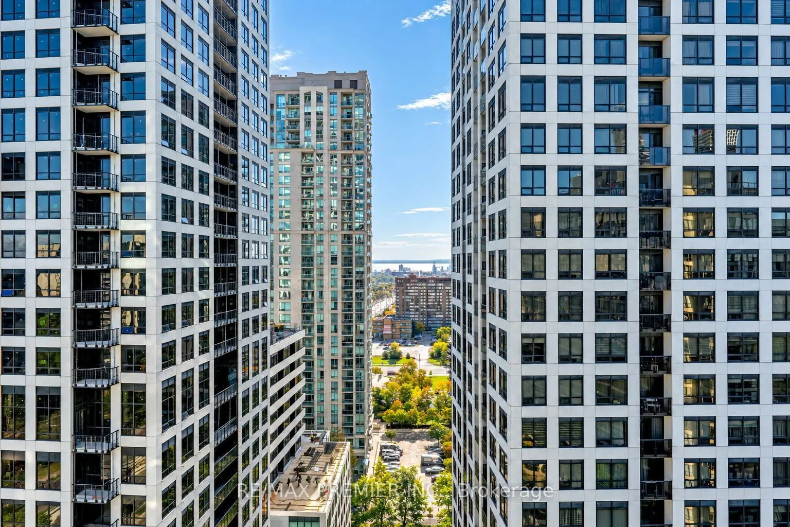 33 Elm Drive W #2002