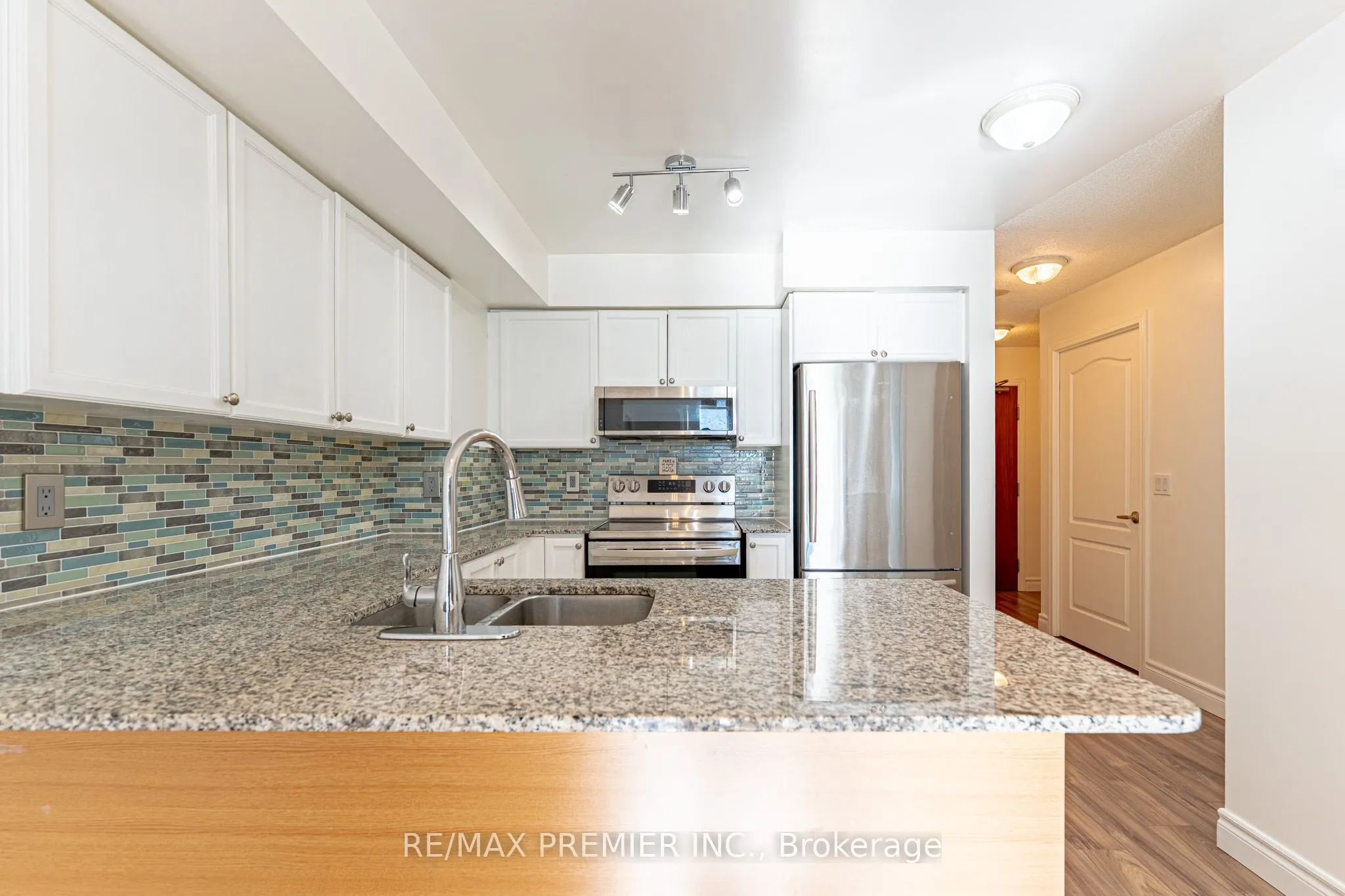 33 Elm Drive W #2002