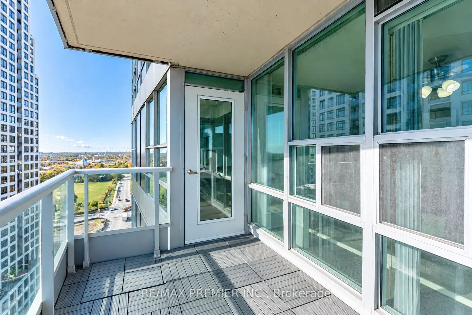 33 Elm Drive W #2002