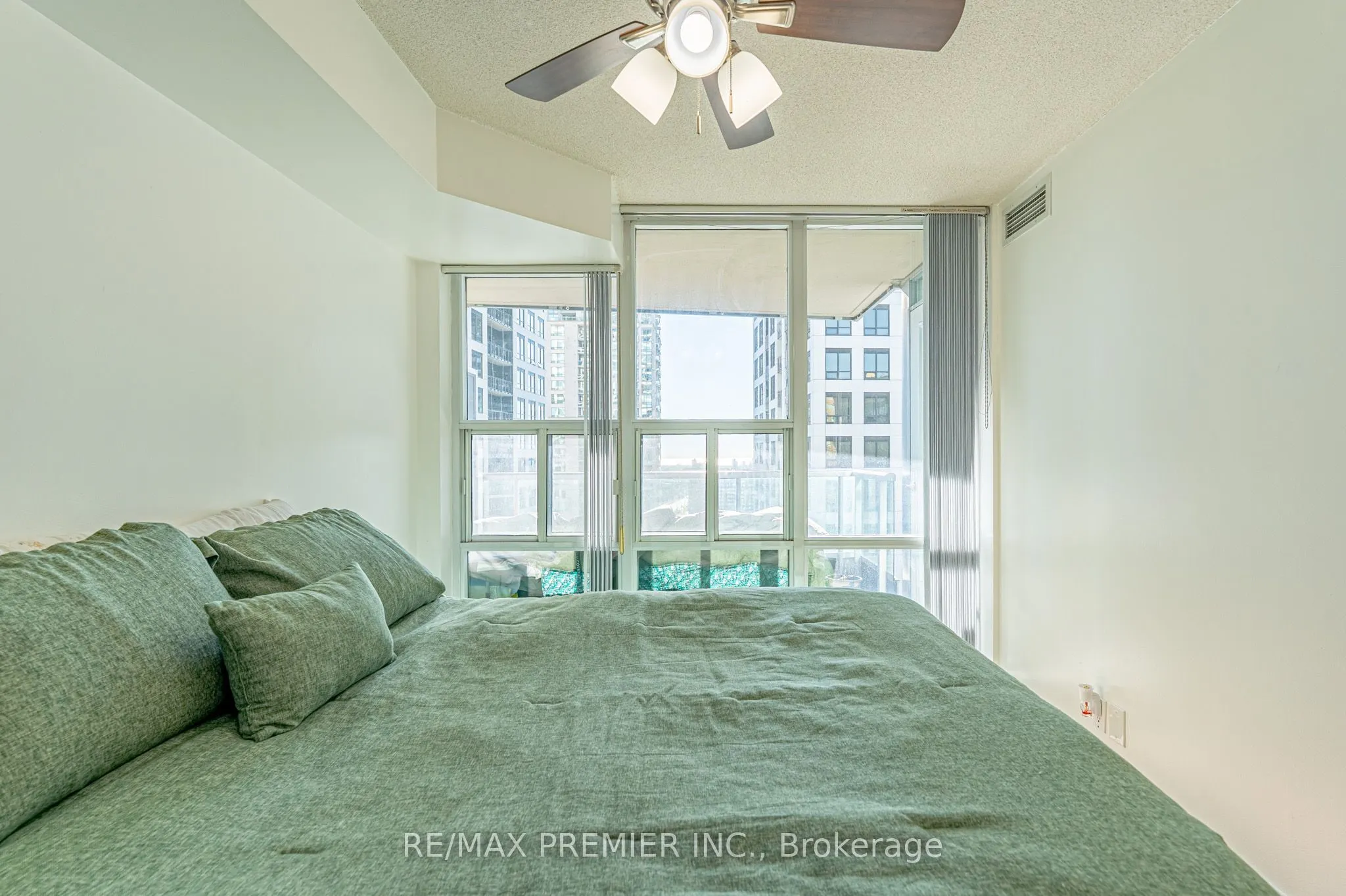 33 Elm Drive W #2002