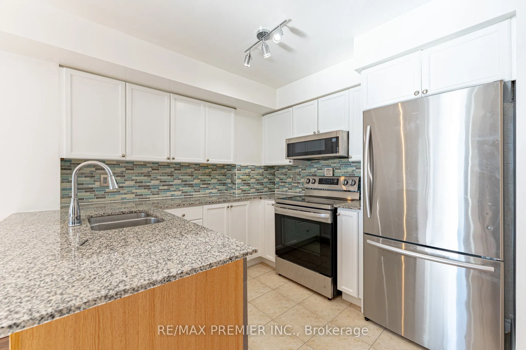33 Elm Drive W #2002