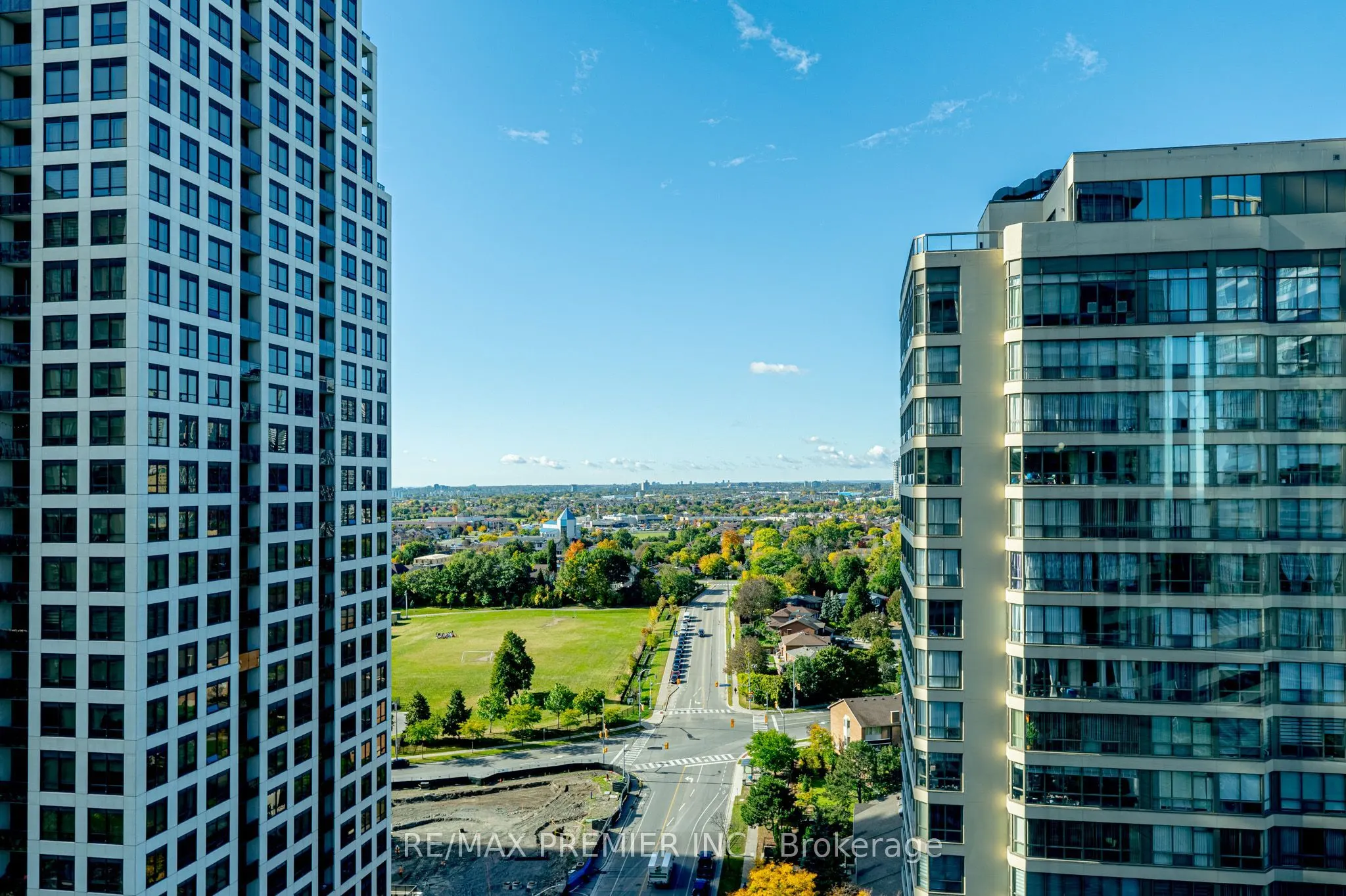 33 Elm Drive W #2002