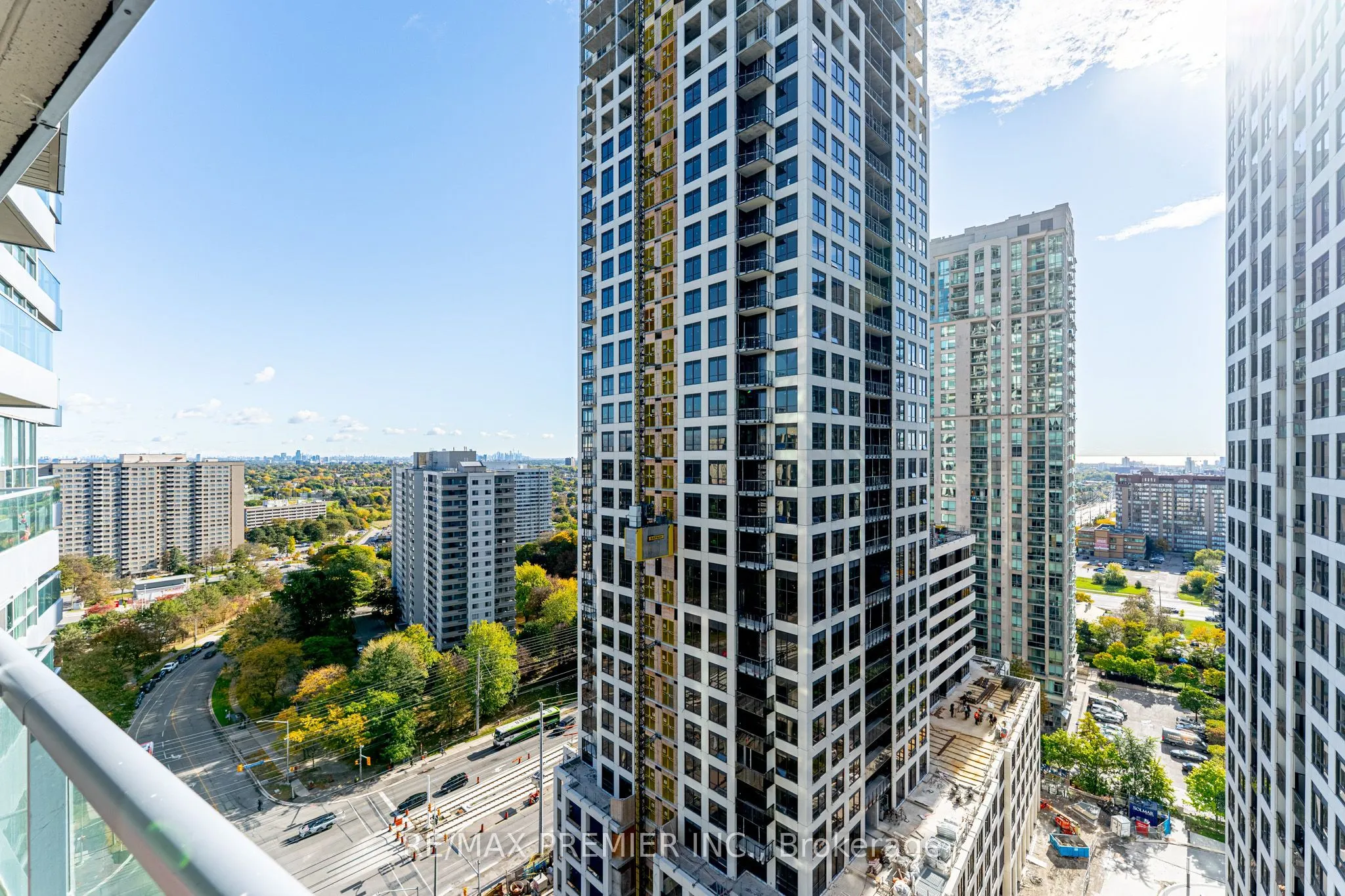 33 Elm Drive W #2002