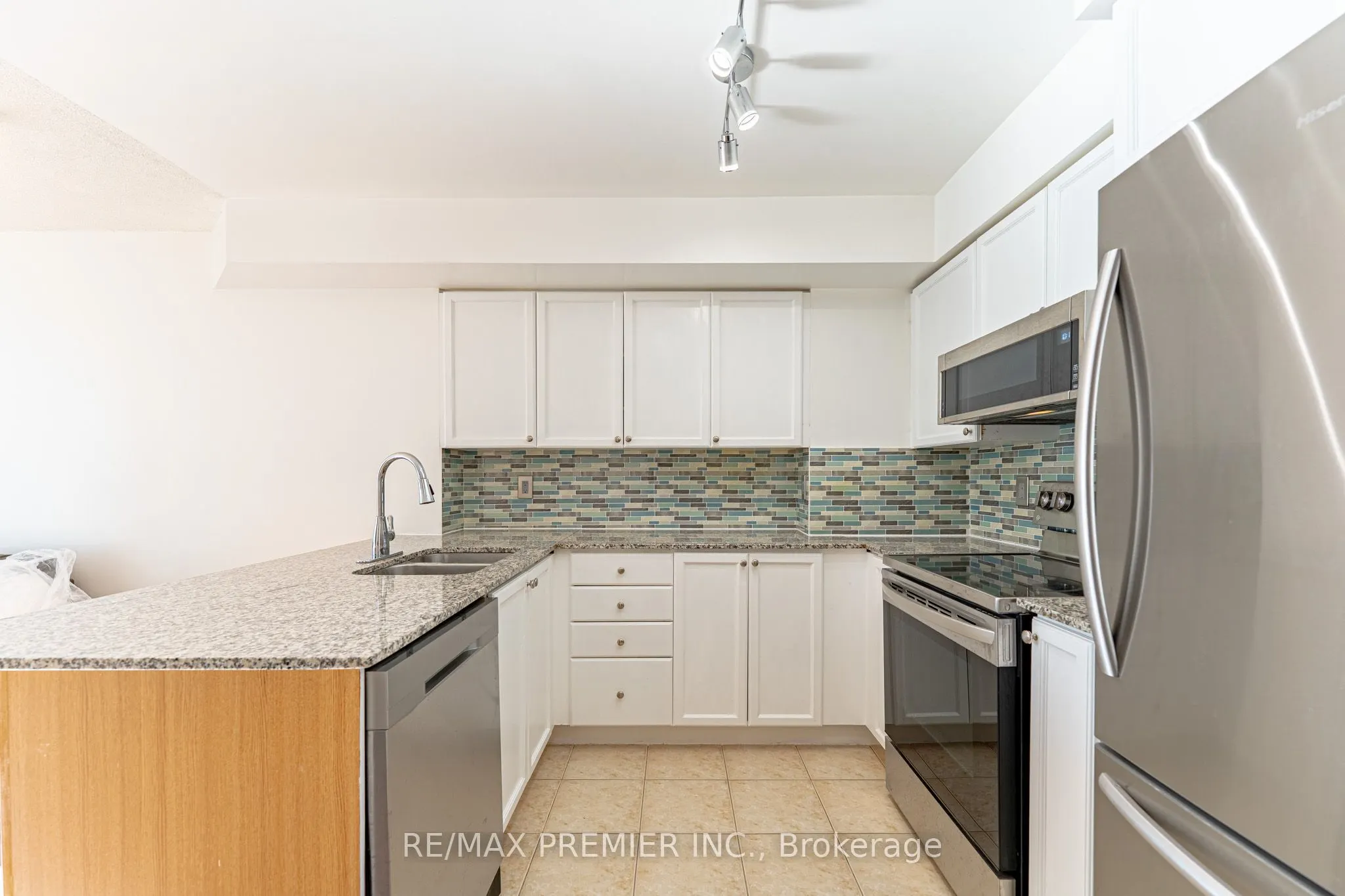 33 Elm Drive W #2002