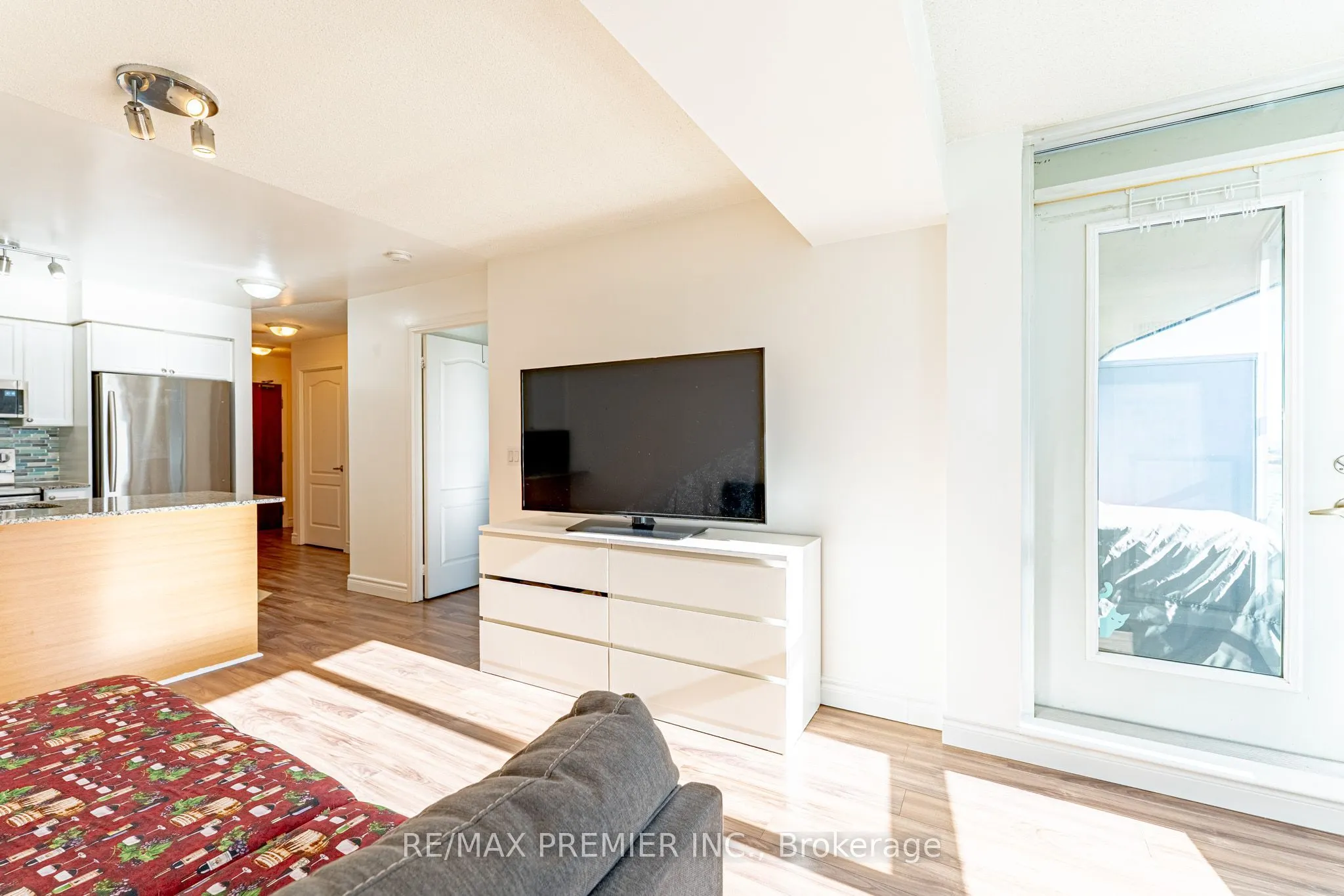33 Elm Drive W #2002