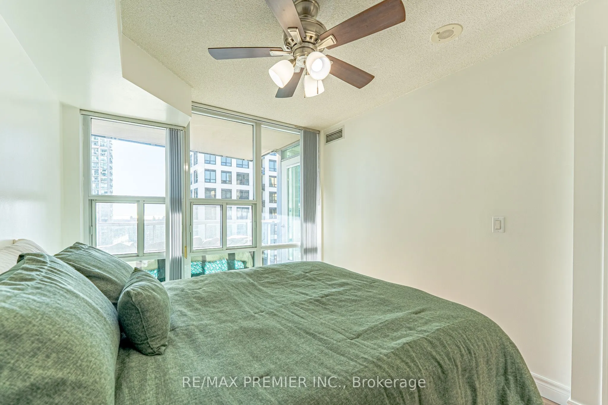 33 Elm Drive W #2002