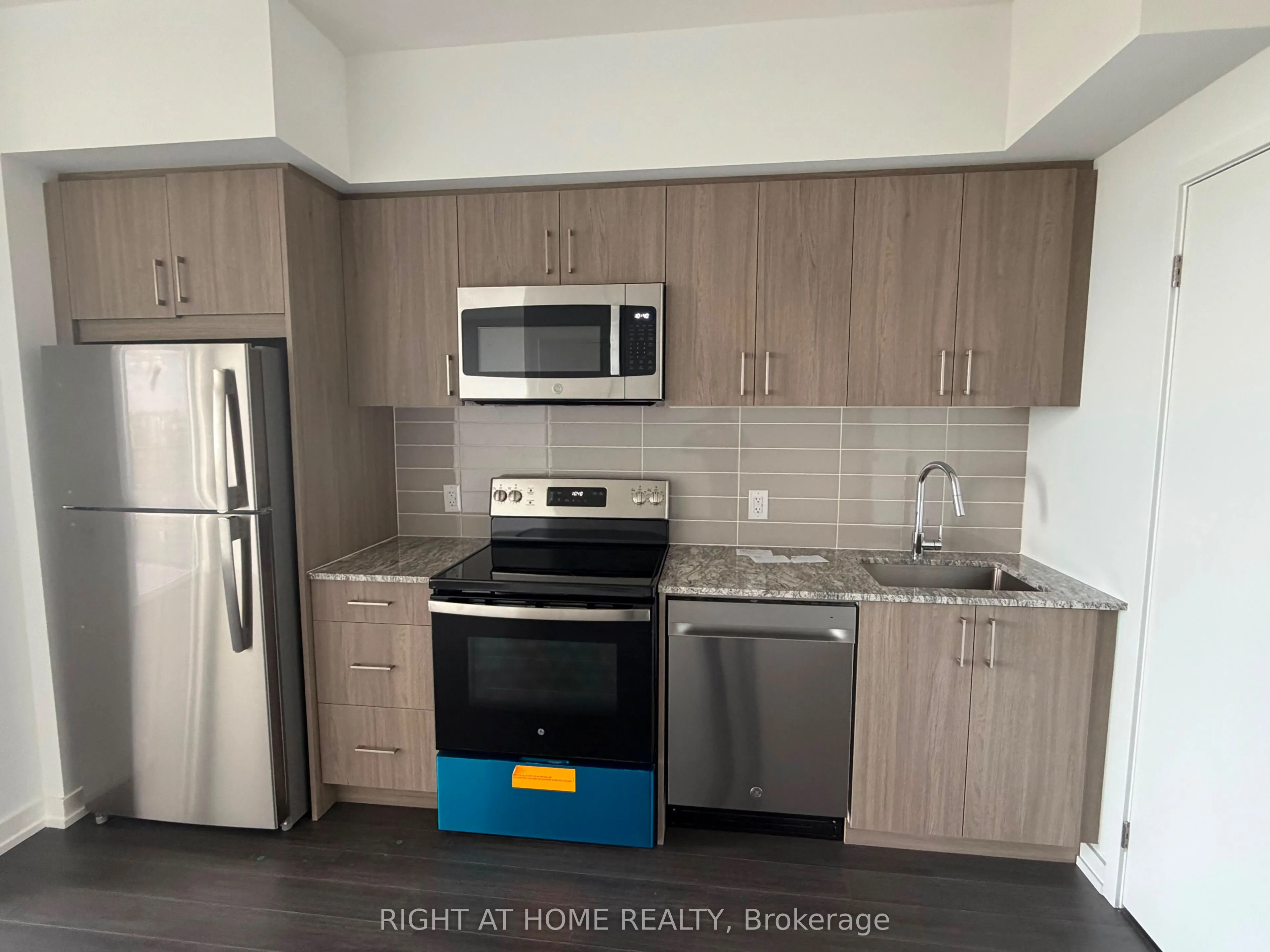 4010 Eglinton Avenue W #2320