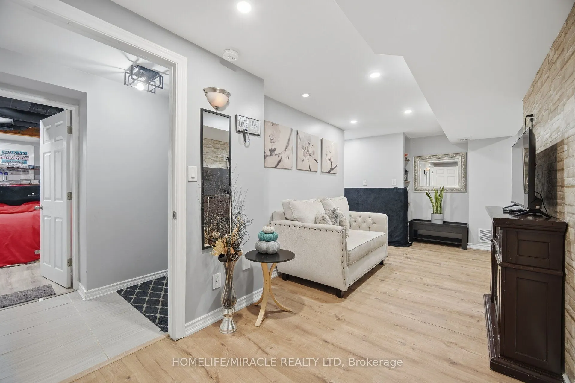 33 Klemscott Road