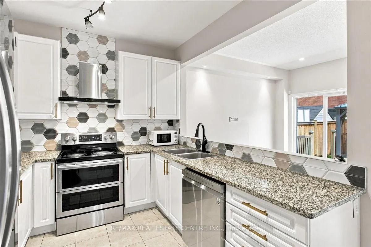 1053 Job Crescent