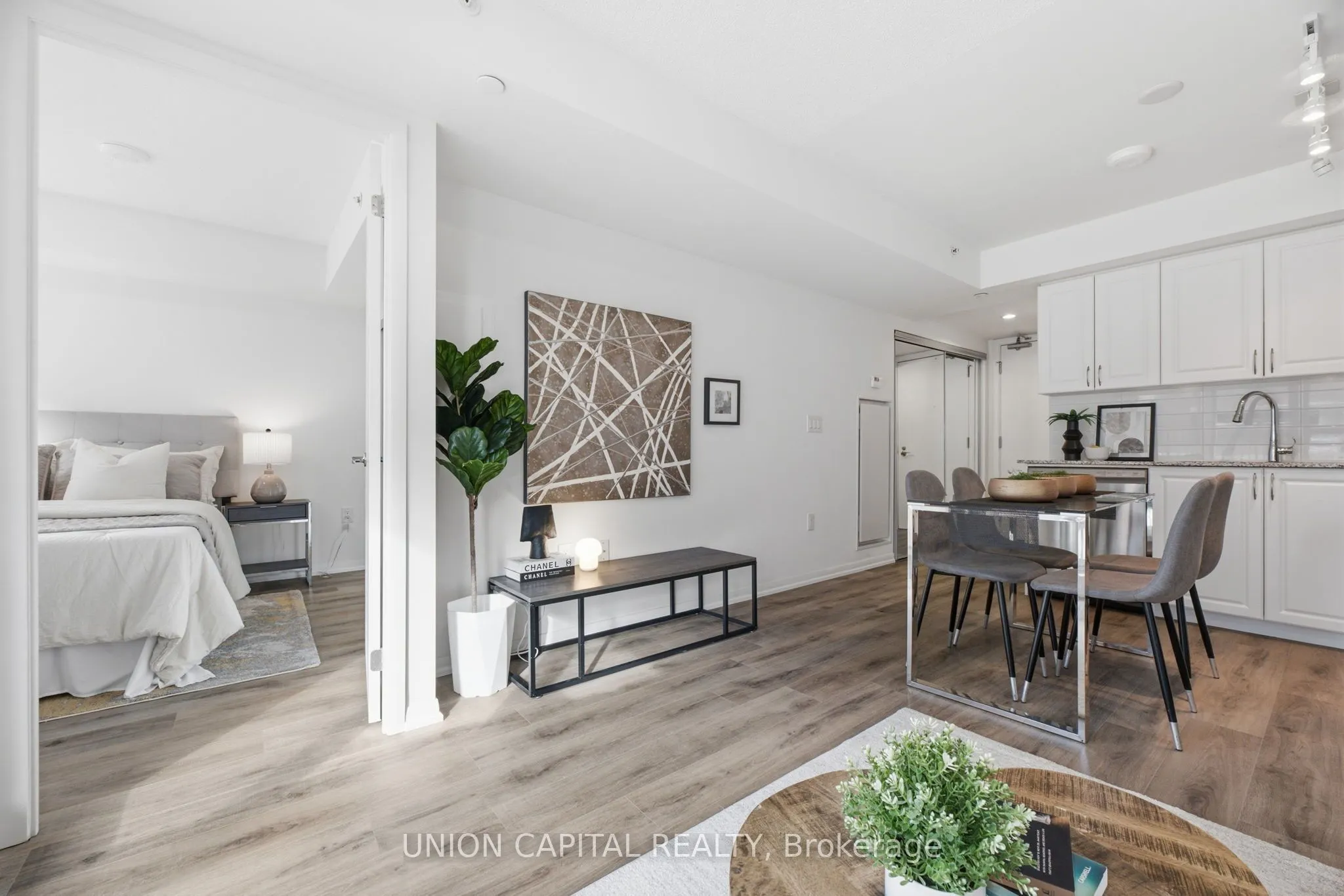 3091 Dufferin Street #735