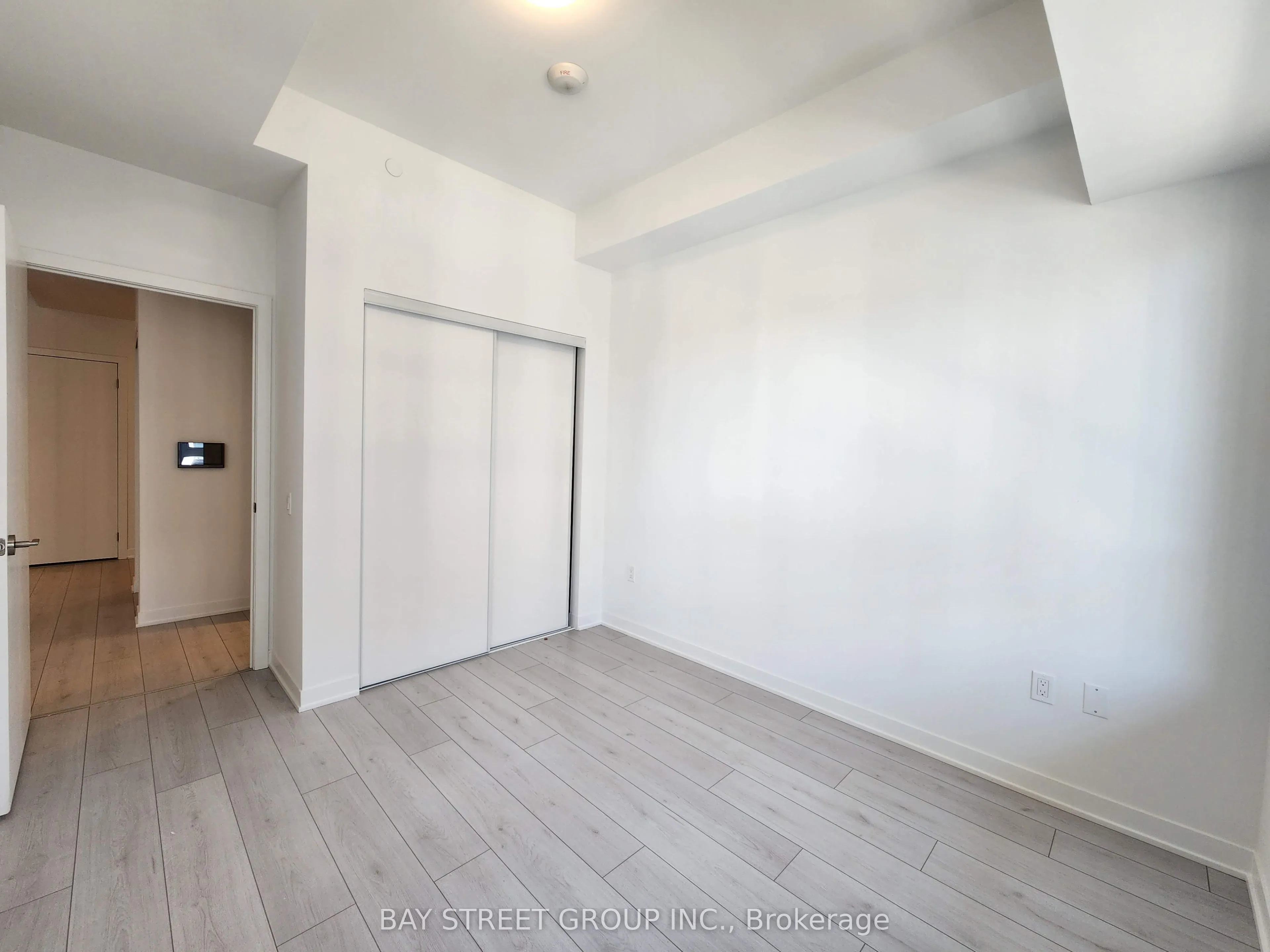 395 Dundas Street W #521