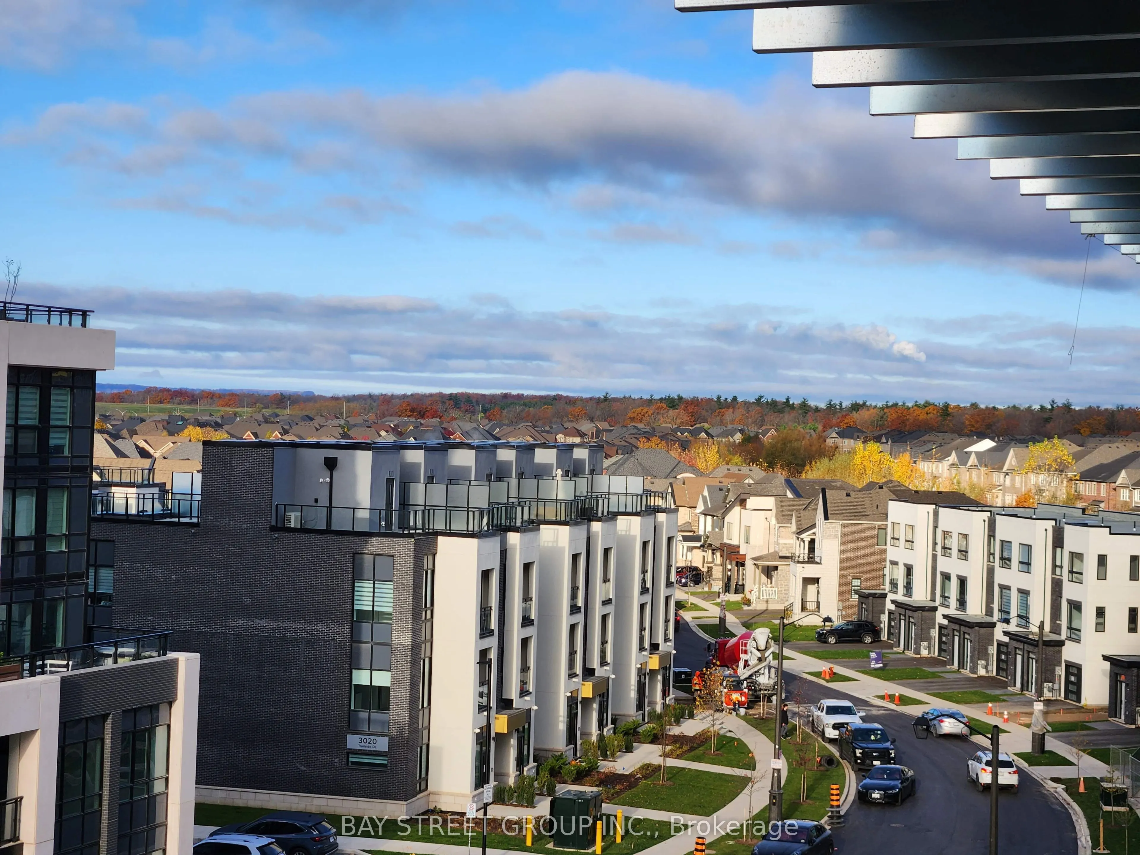 395 Dundas Street W #521