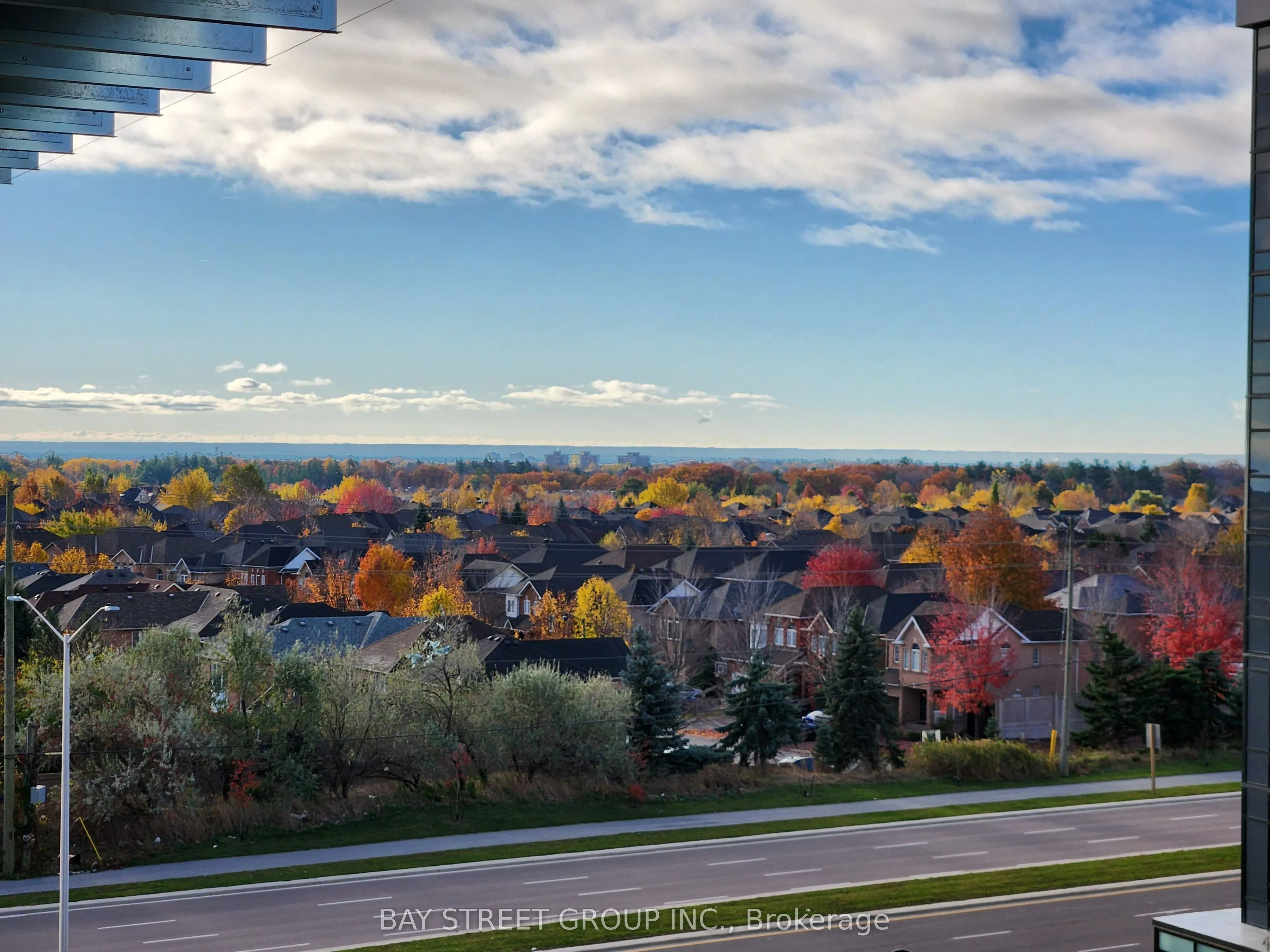 395 Dundas Street W #521