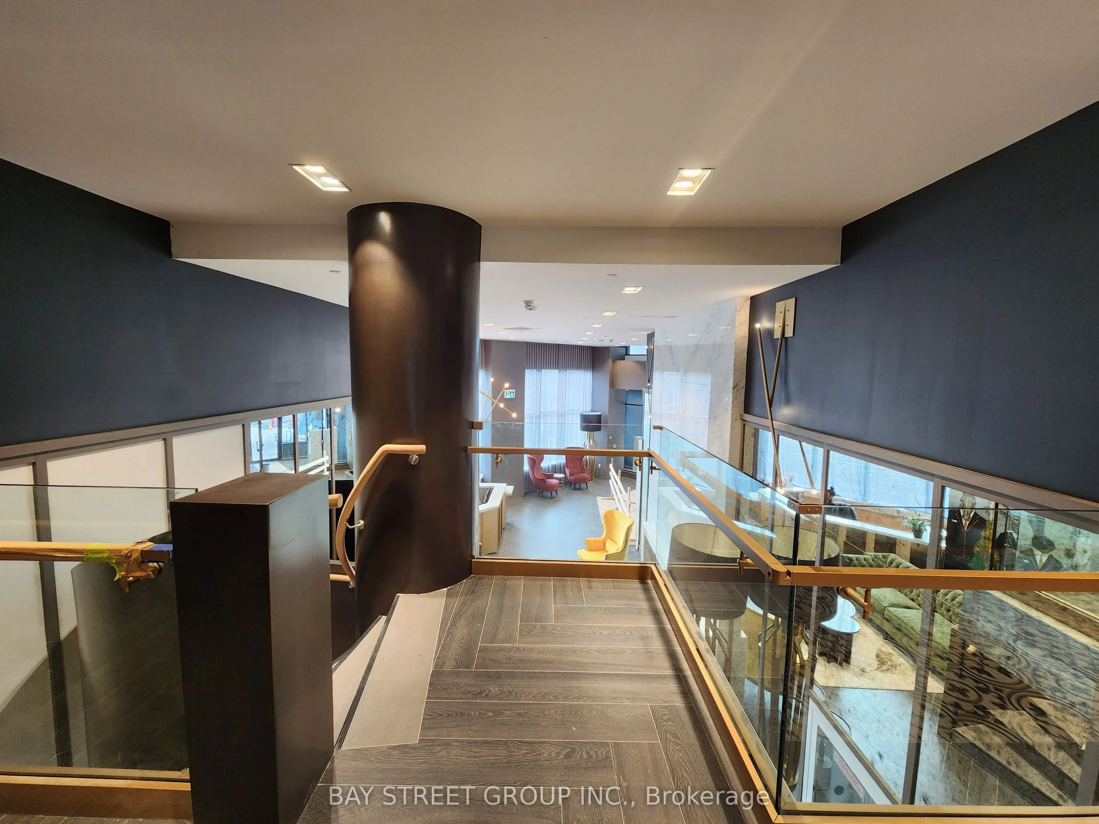 395 Dundas Street W #521