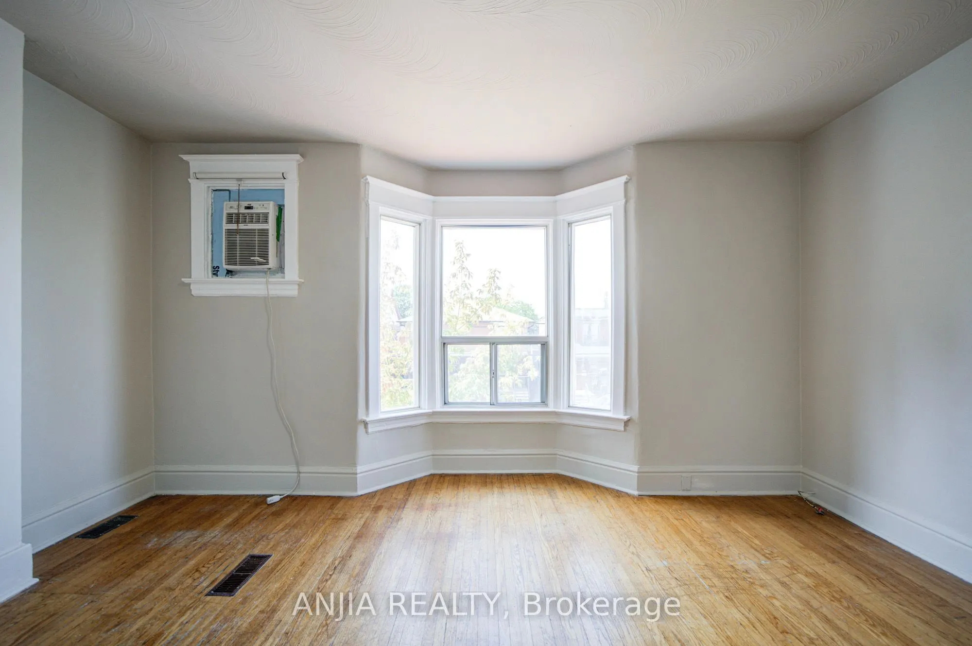 1063 Dufferin Street