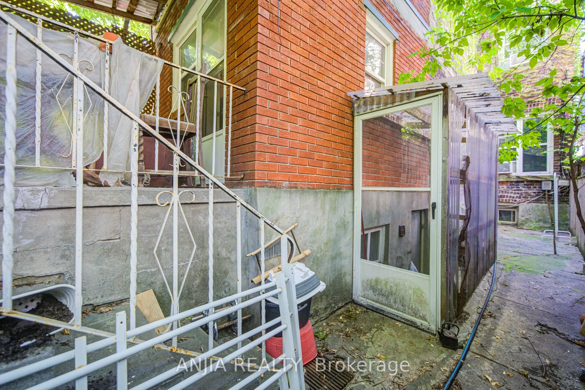 1063 Dufferin Street