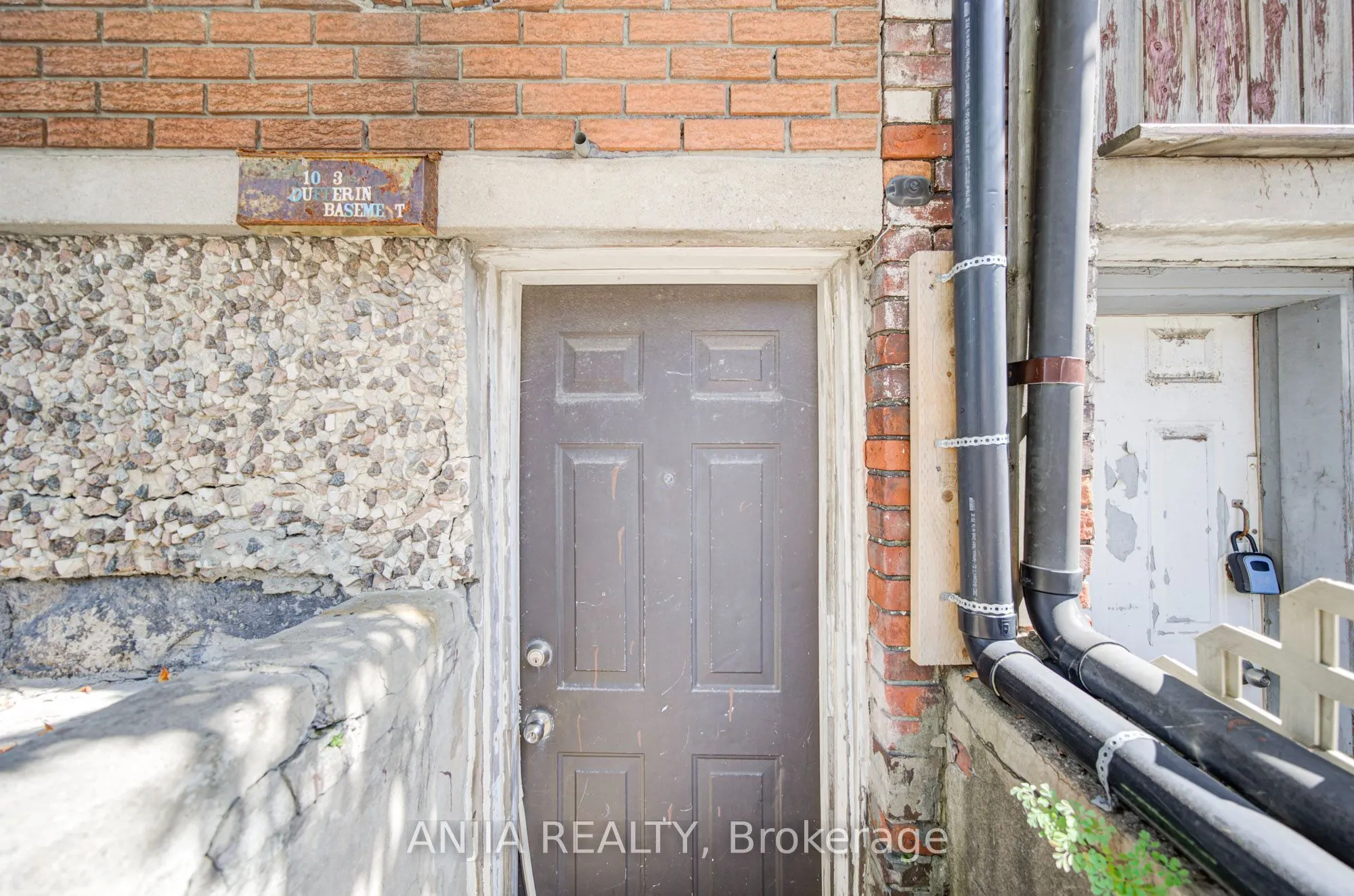1063 Dufferin Street