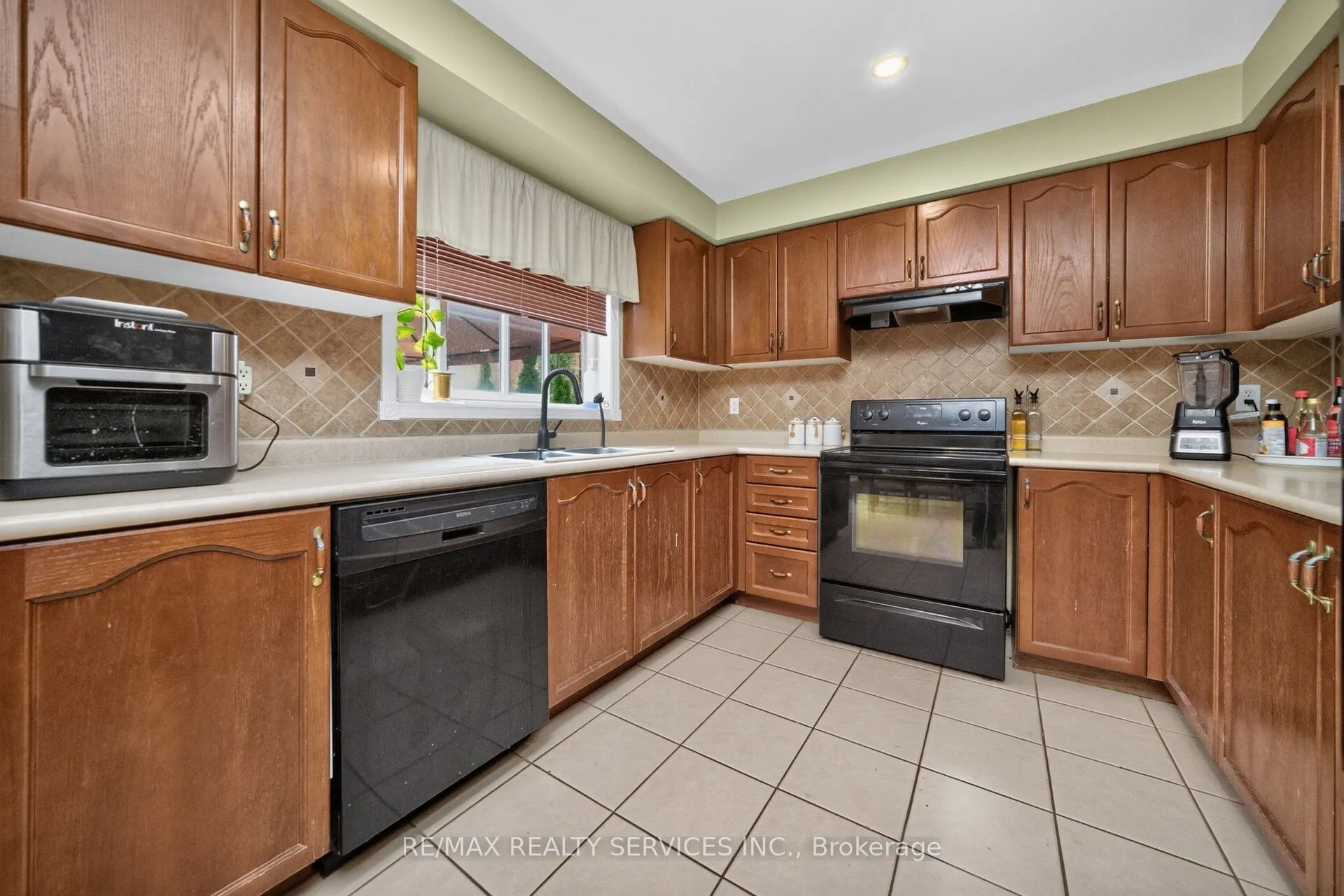 26 Peachleaf Crescent S