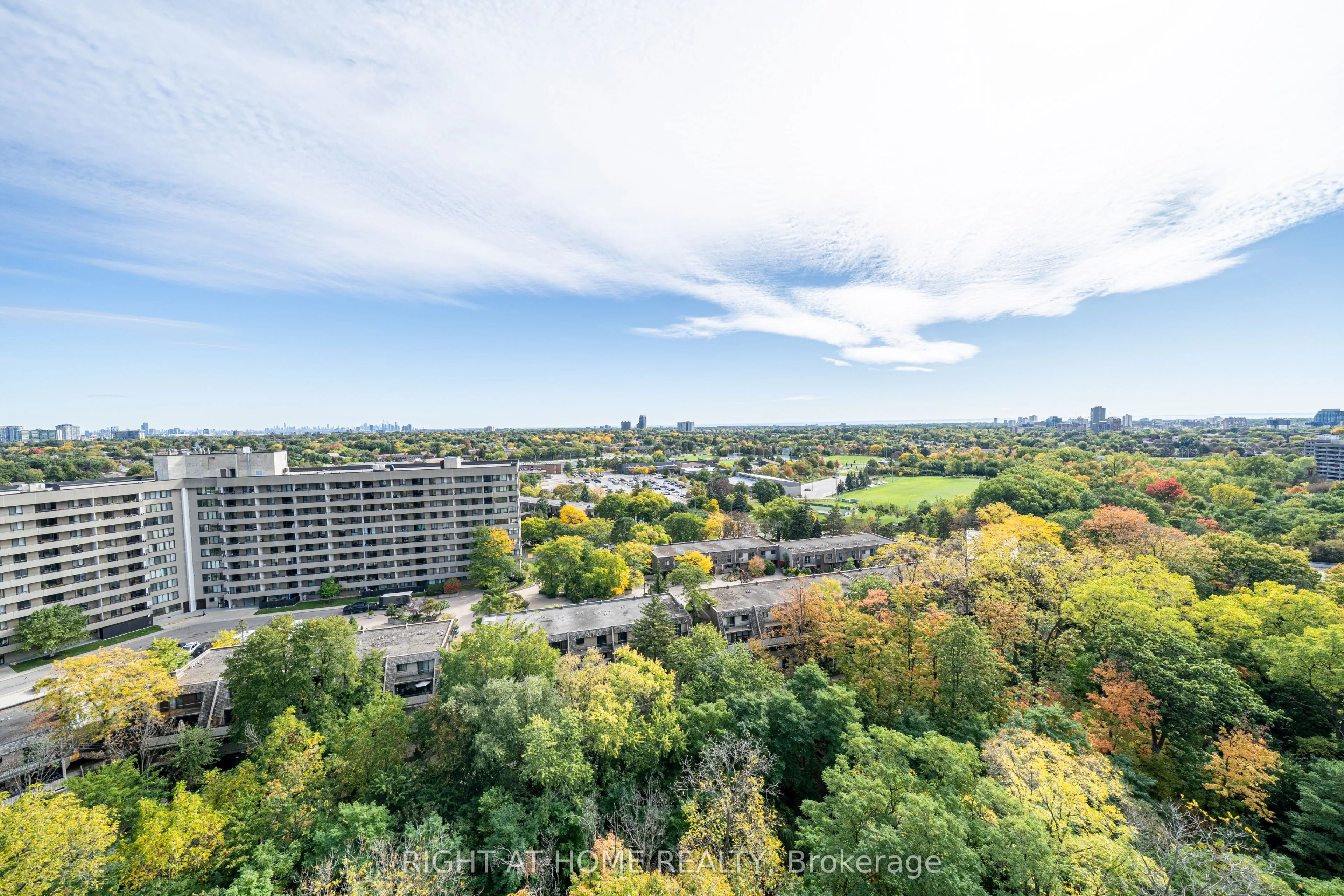 204 Burnhamthorpe Road E #1310