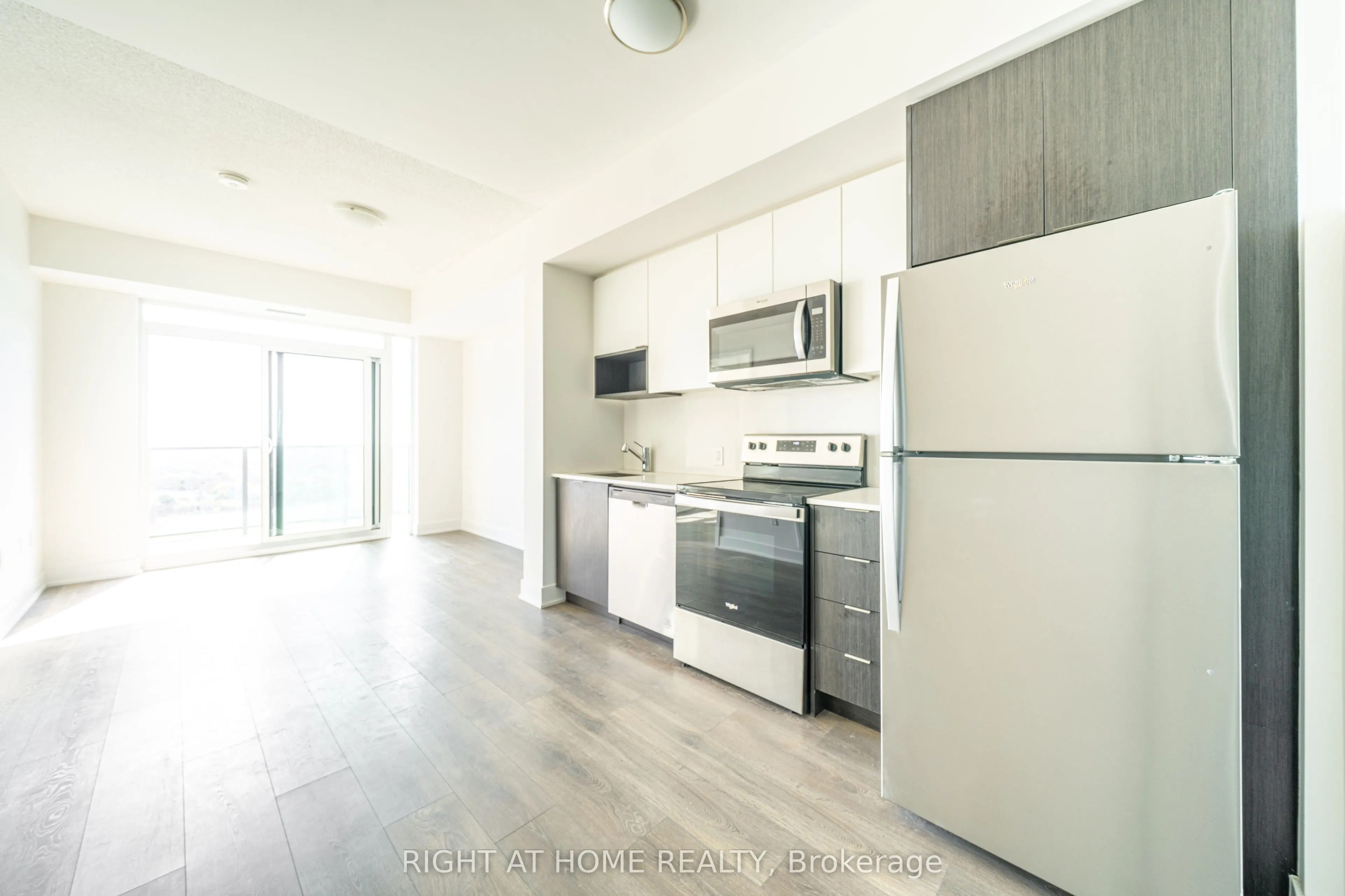204 Burnhamthorpe Road E #1310