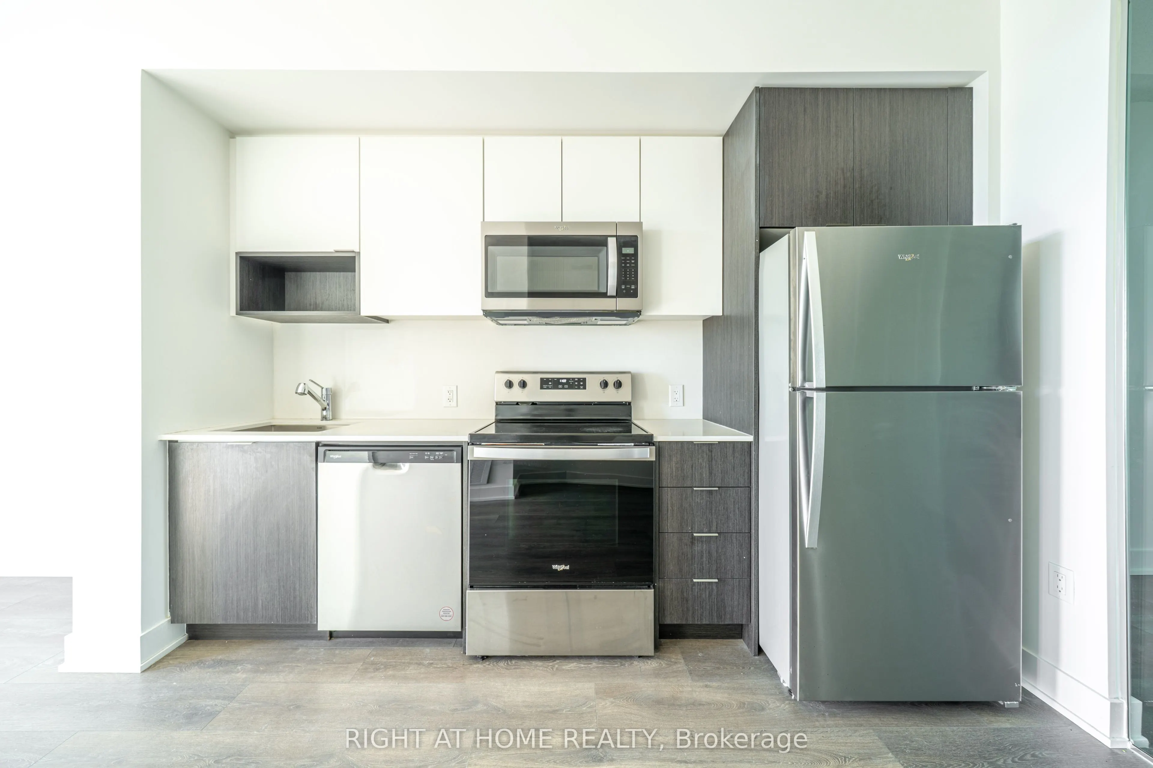 204 Burnhamthorpe Road E #1310