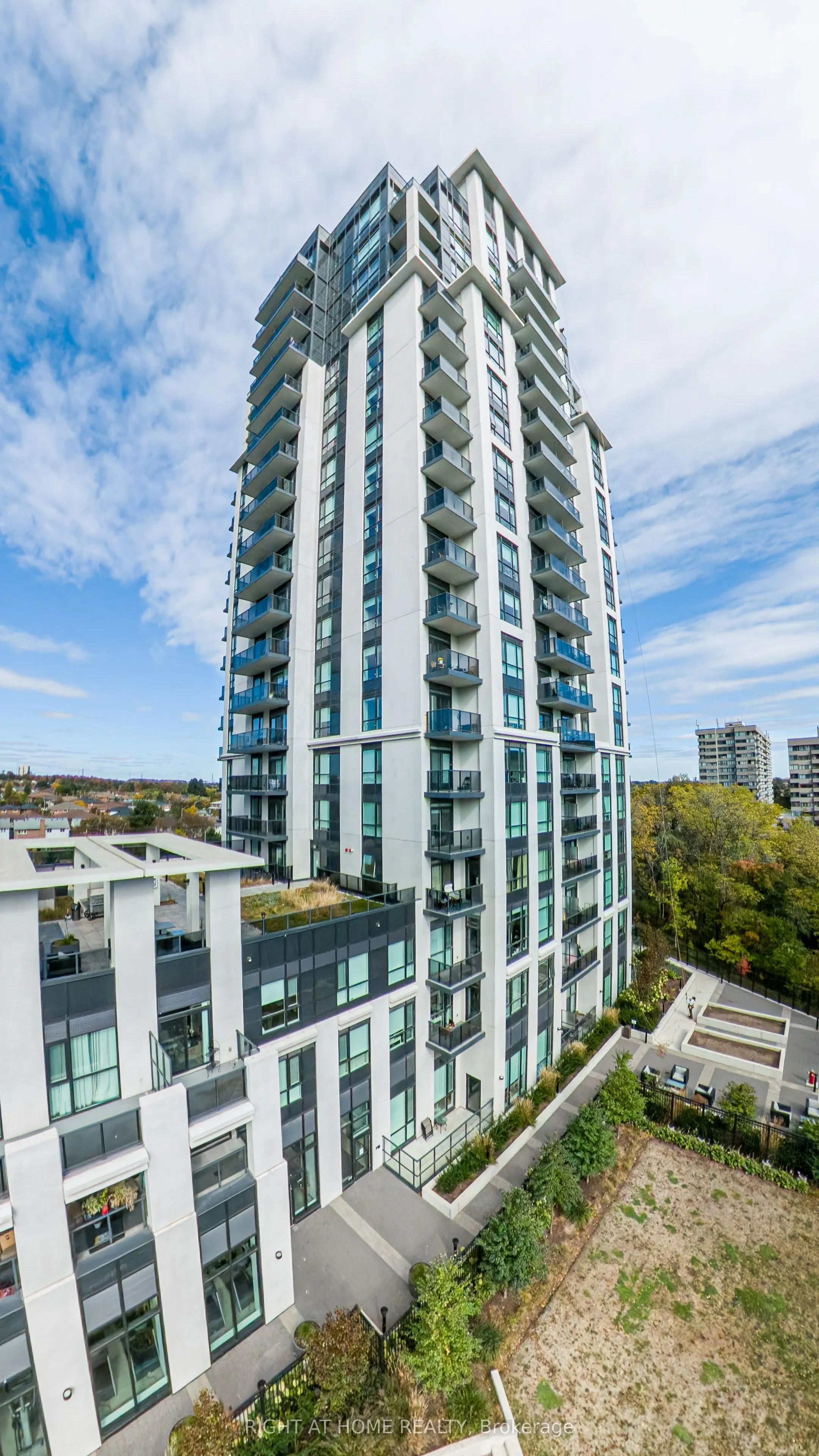 204 Burnhamthorpe Road E #1310