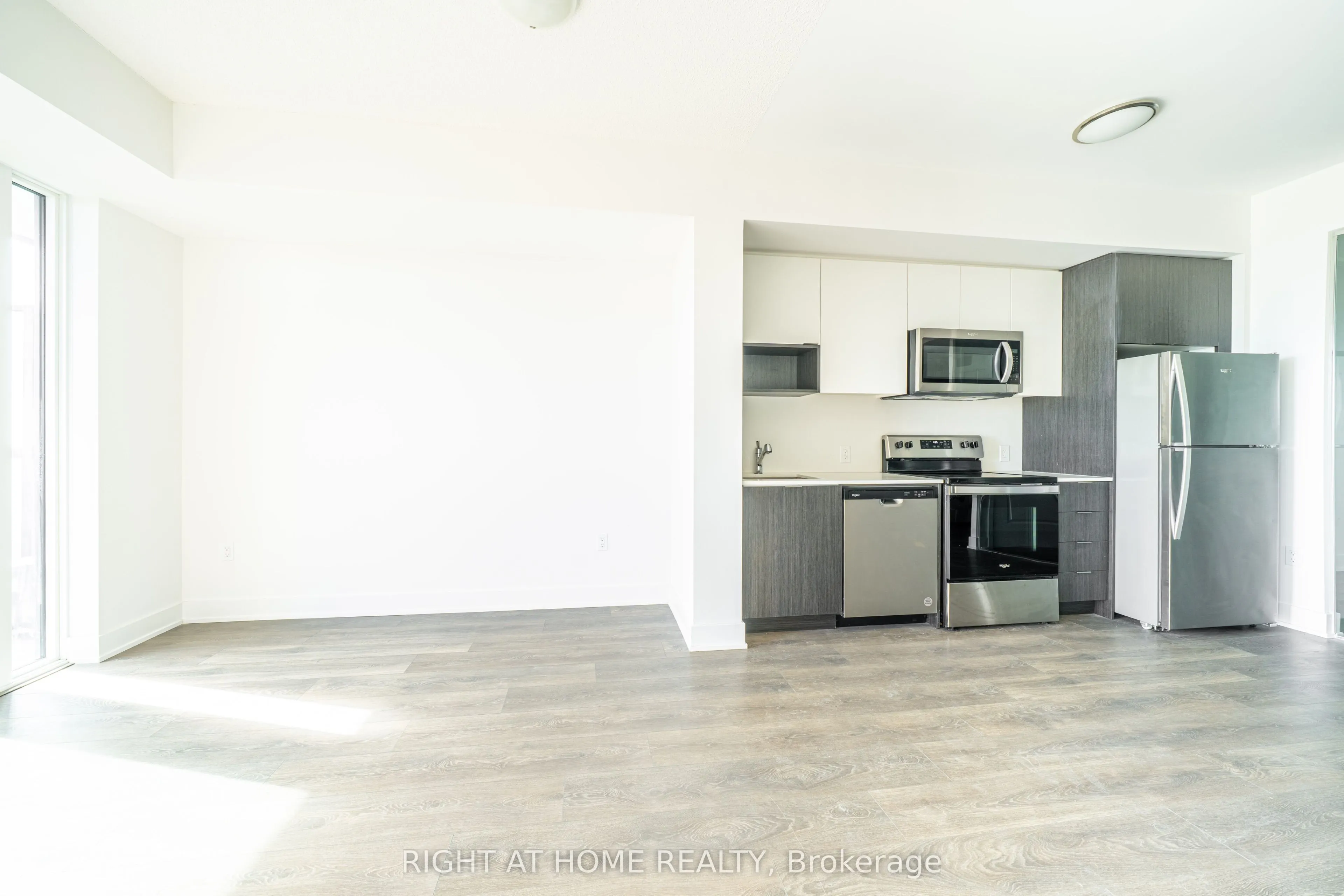 204 Burnhamthorpe Road E #1310