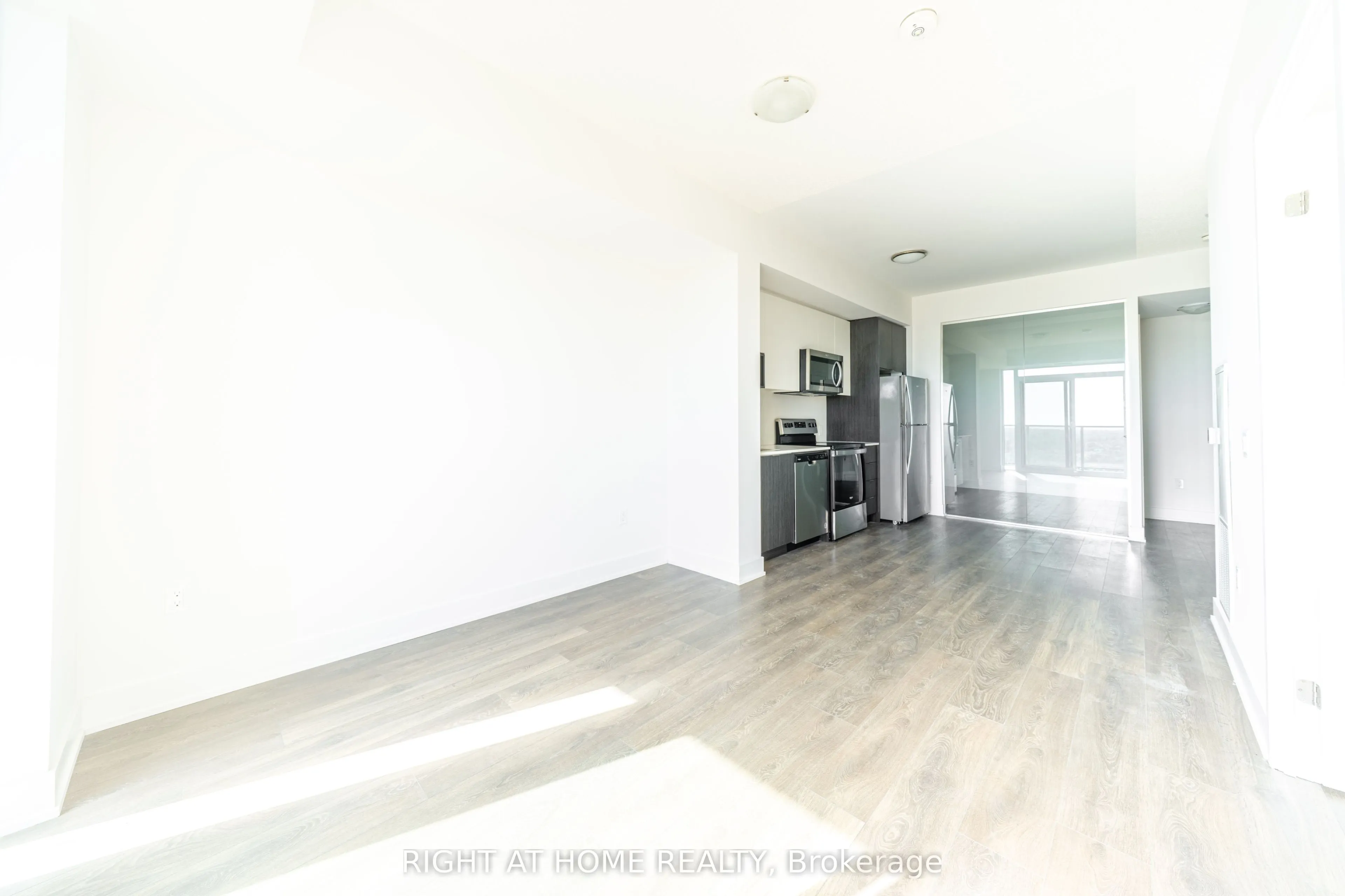 204 Burnhamthorpe Road E #1310